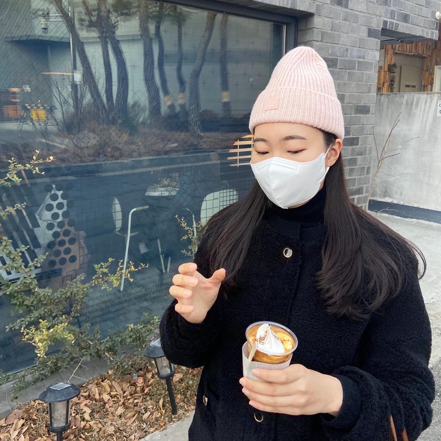 (Kids) Acne Studios Ribbed Beanie Hat Faded Pink Melange, Acne Studios Large Face Logo Beanie Faded Pink Melange 착용 스타일
