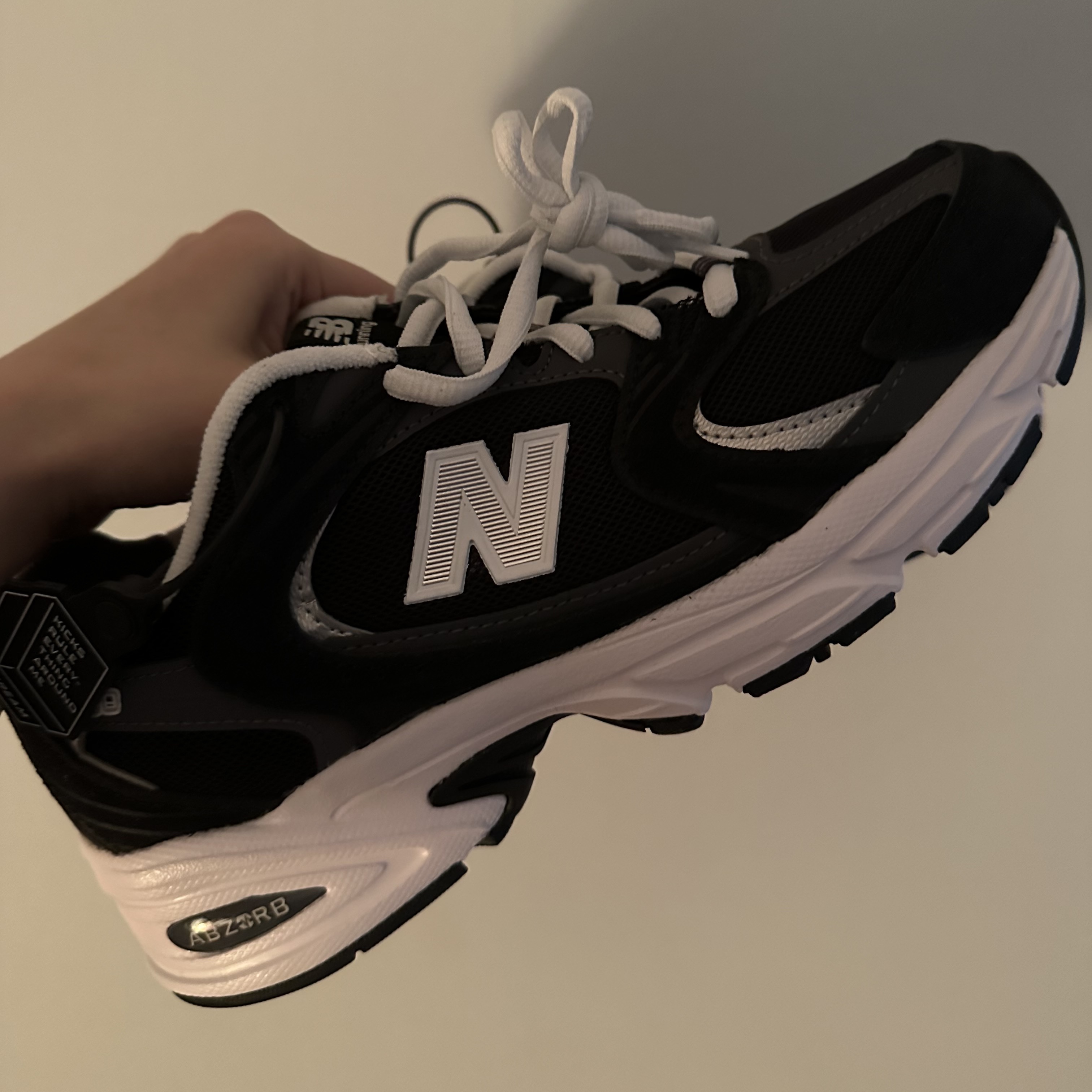 New Balance 530 Classic Black 착용 스타일