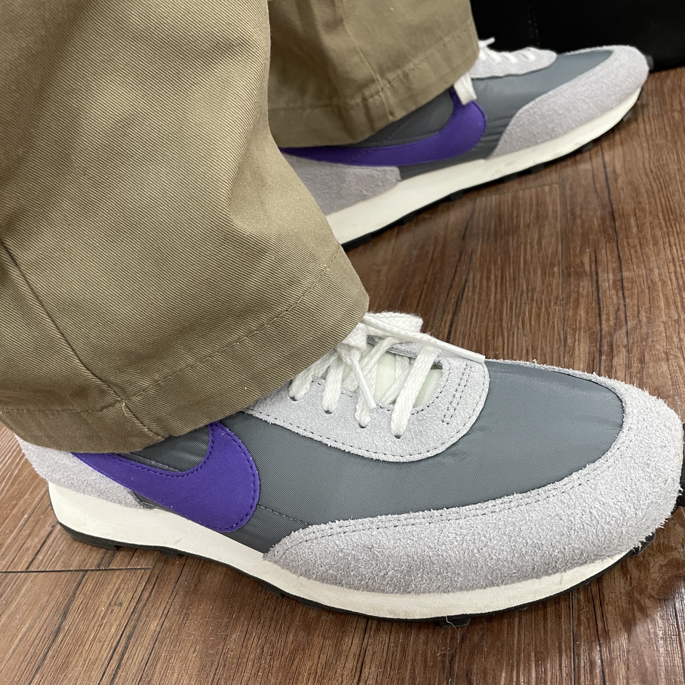 Nike Daybreak SP Cool Grey Hyper Grape 착용 스타일