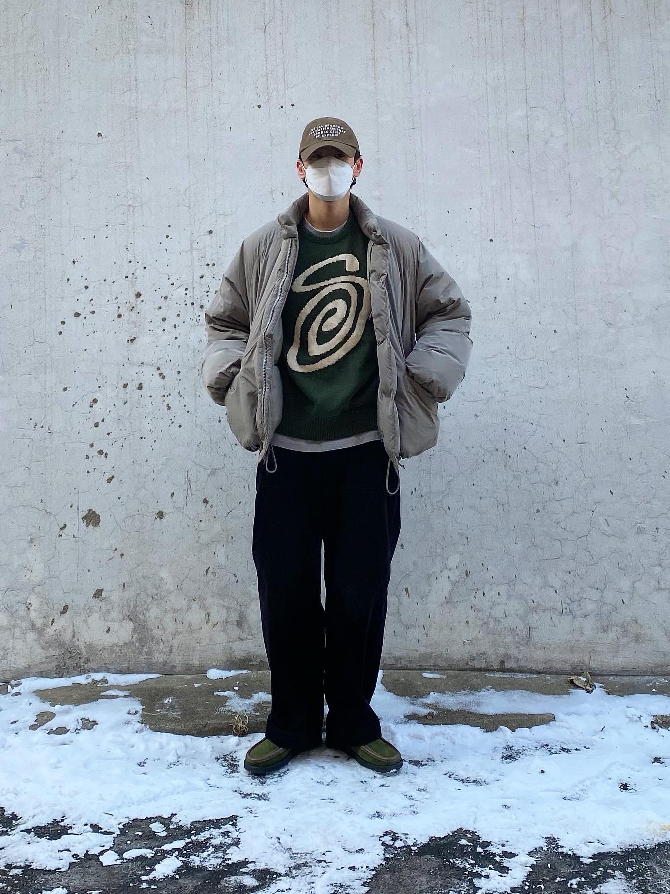 Stussy Curly S Sweater Green 착용 스타일 - 2