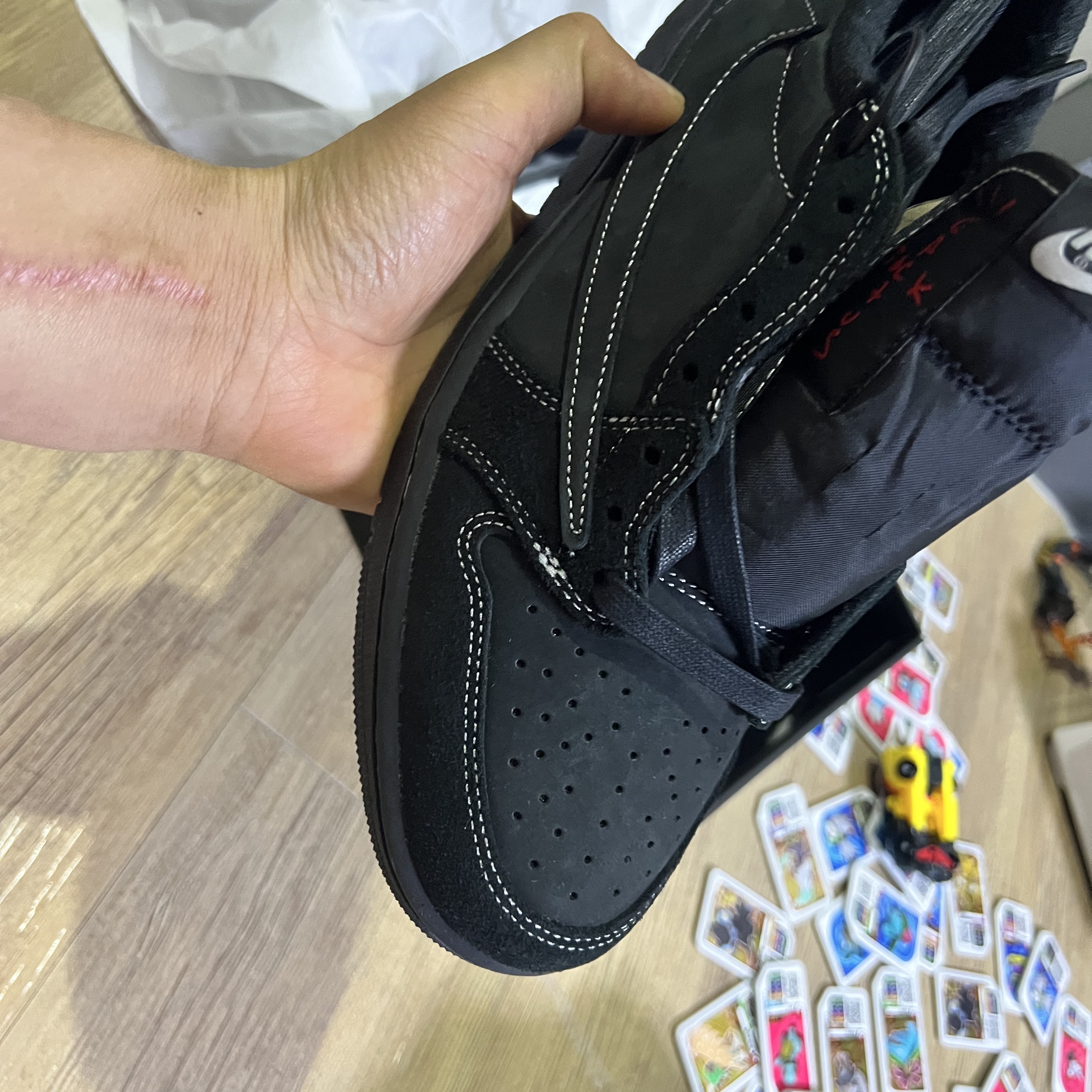 Jordan 1 x Travis Scott Retro Low OG SP Black Phantom 착용 스타일 - 5