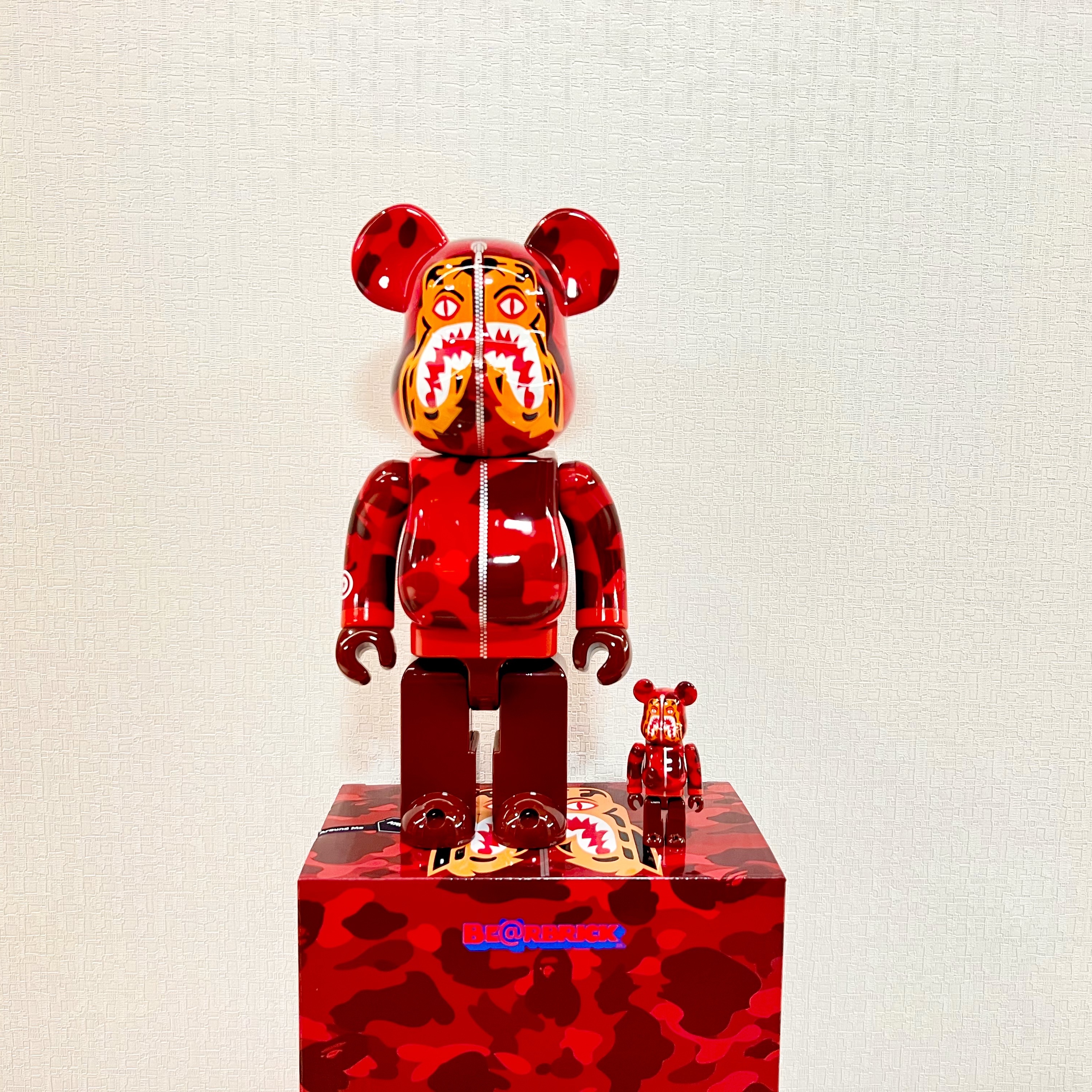 Bearbrick x BAPE Camo Tiger Red 100% & 400% Set 착용 스타일 - 2