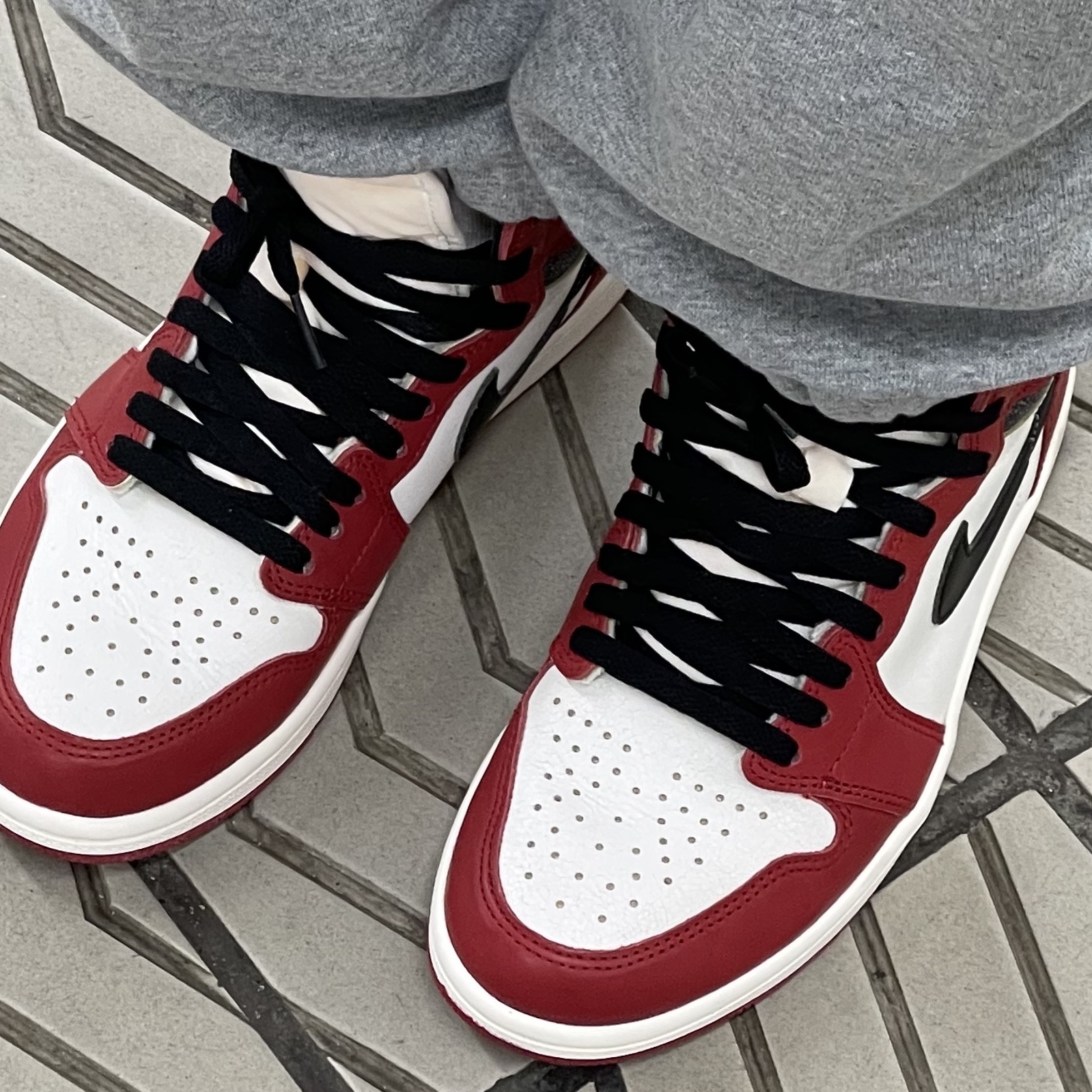 Jordan 1 Retro High OG Chicago 2022, Jordan 1 Retro High OG Patent Bred 착용 스타일 - 2