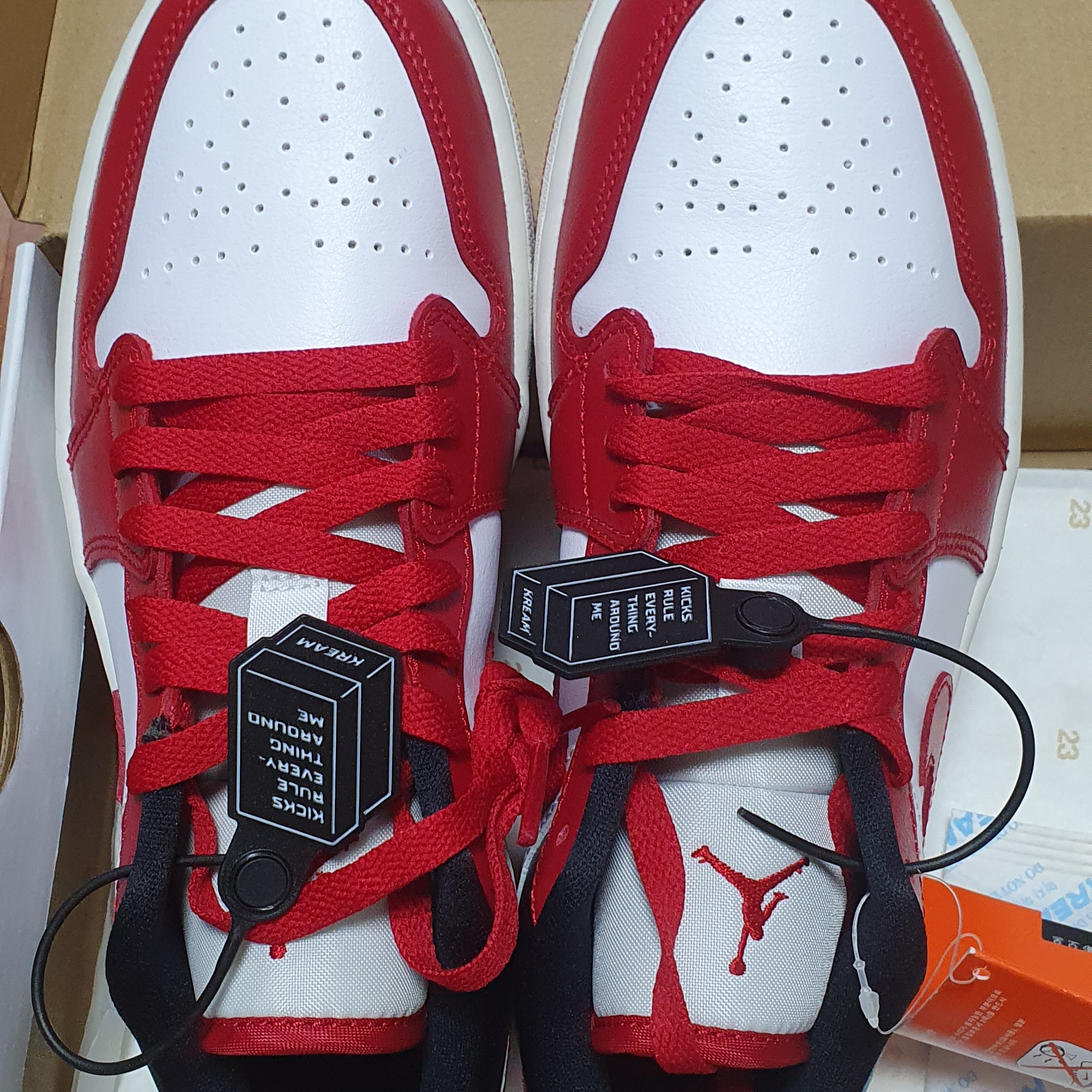 (W) Jordan 1 Low White Gym Red 착용 스타일