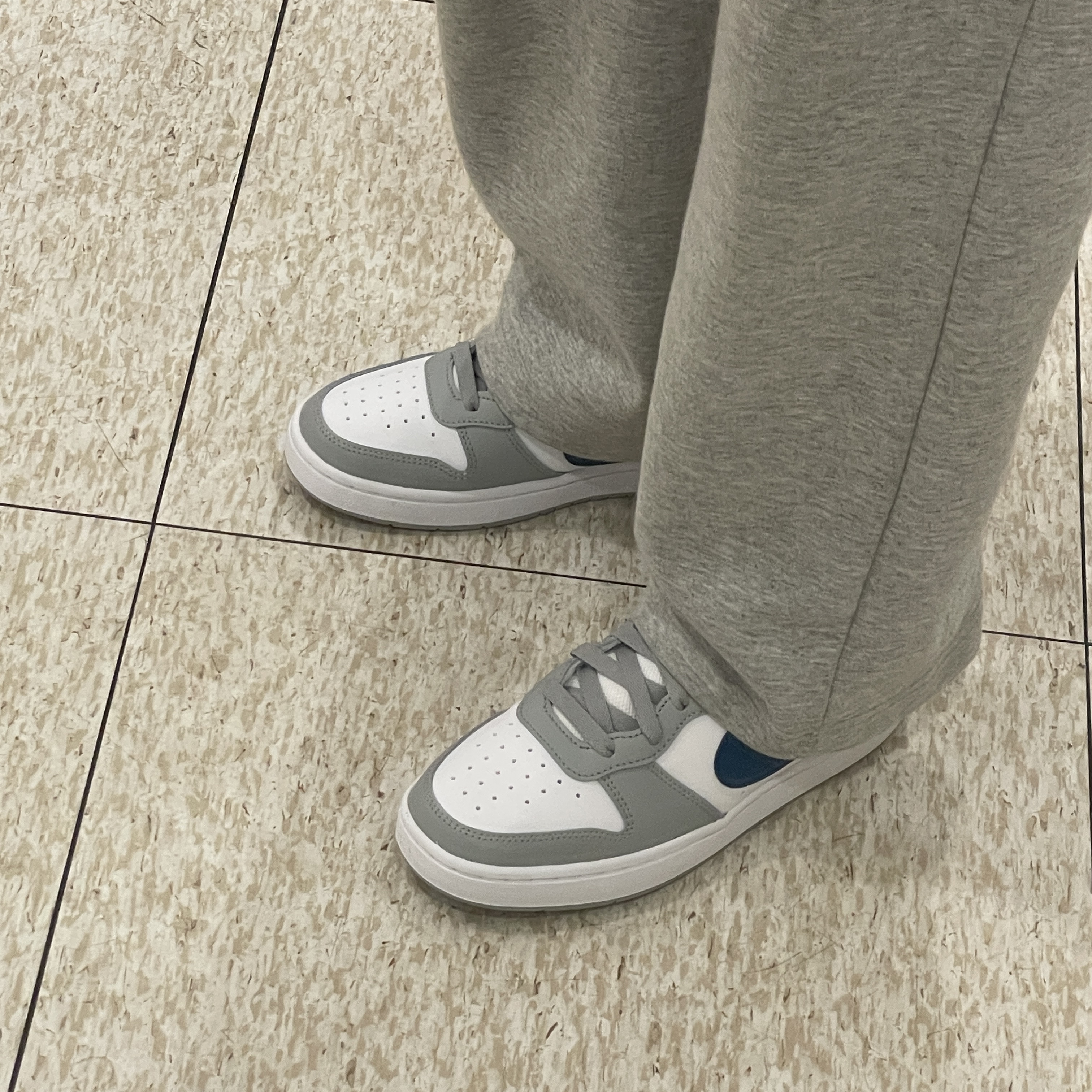 (GS) Nike Court Borough Low 2 Light Smoke Grey 착용 스타일 - 1