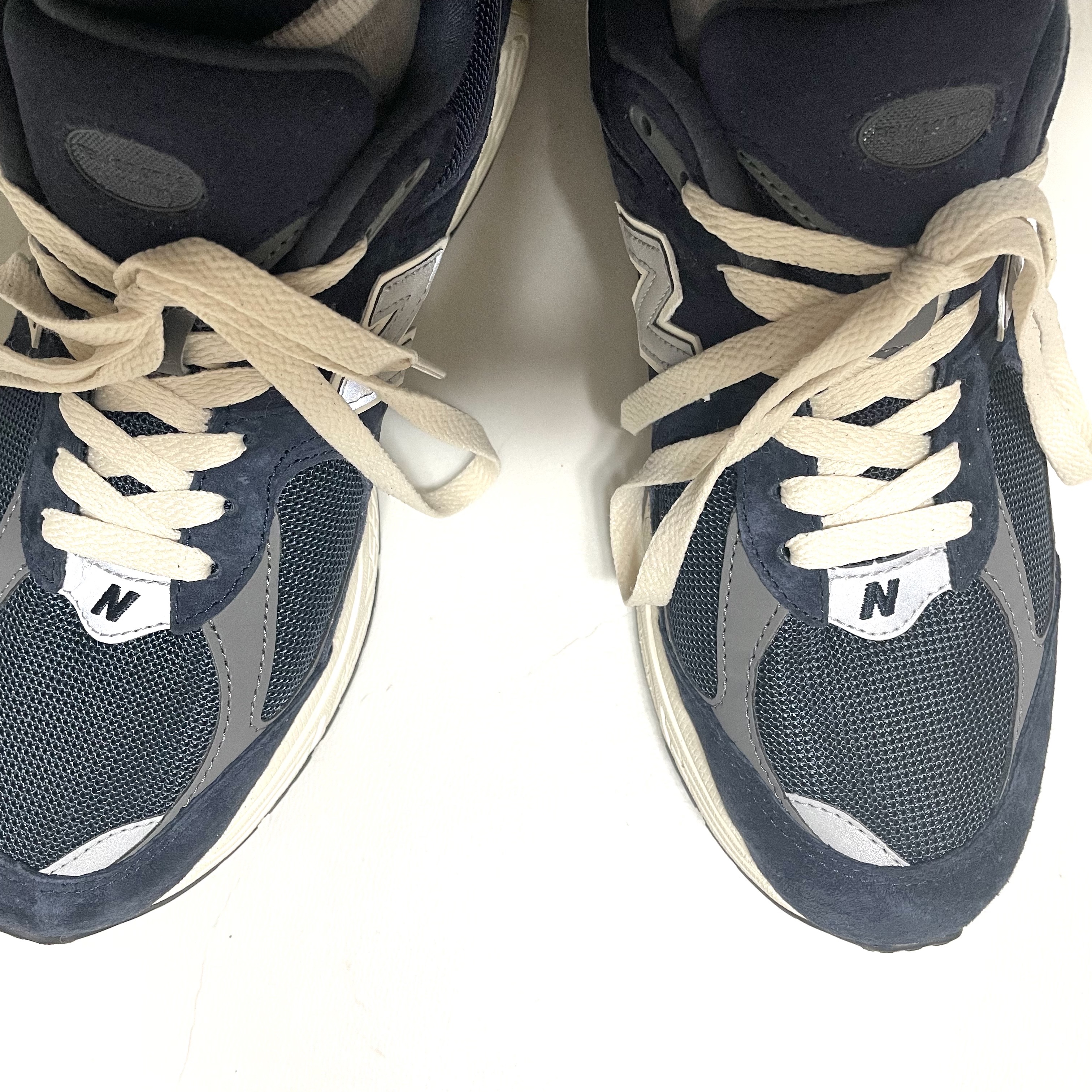 New Balance 2002R Eclipse Castlerock 착용 스타일