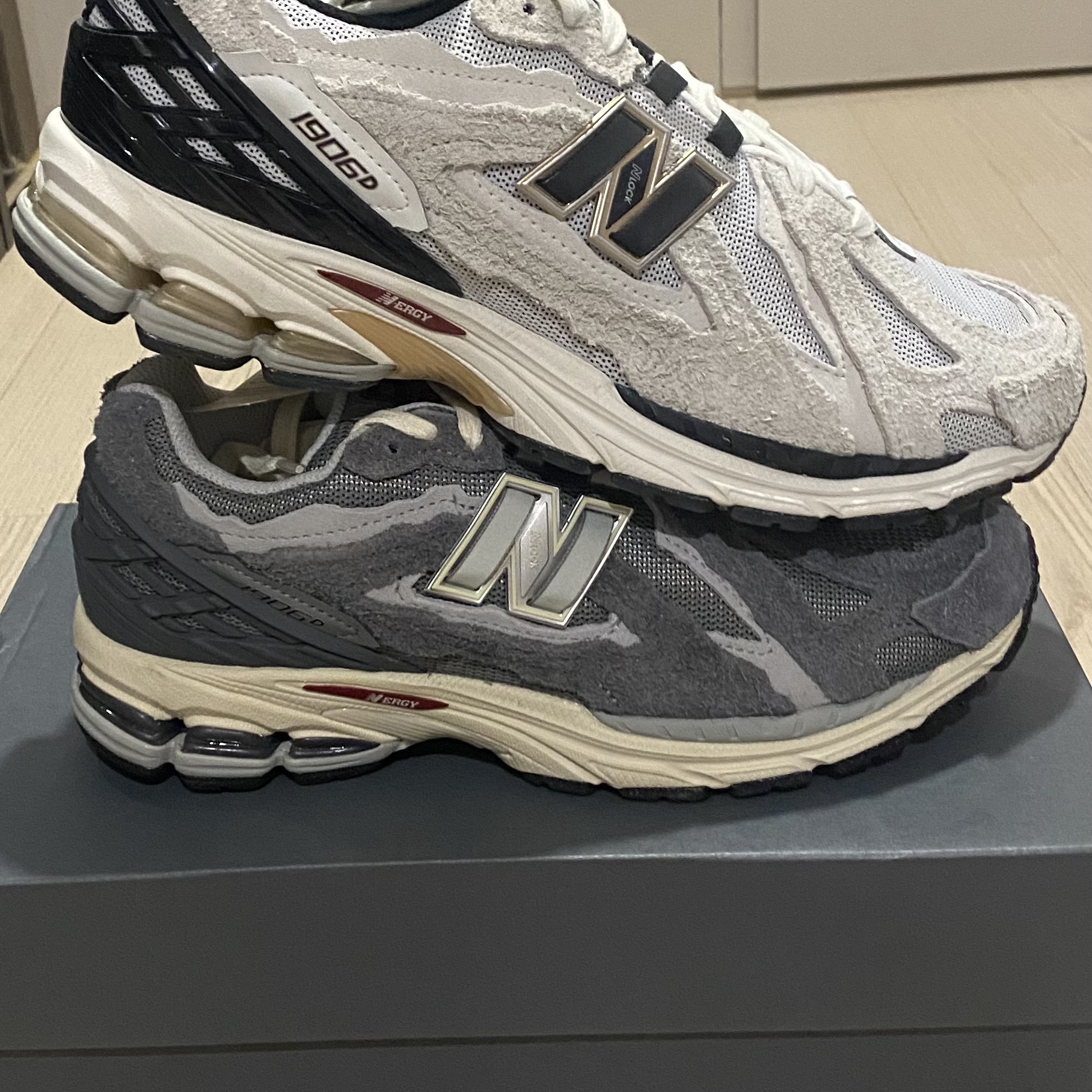 New Balance 1906D Protection Pack Reflection, New Balance 1906D Protection Pack Castlerock 착용 스타일