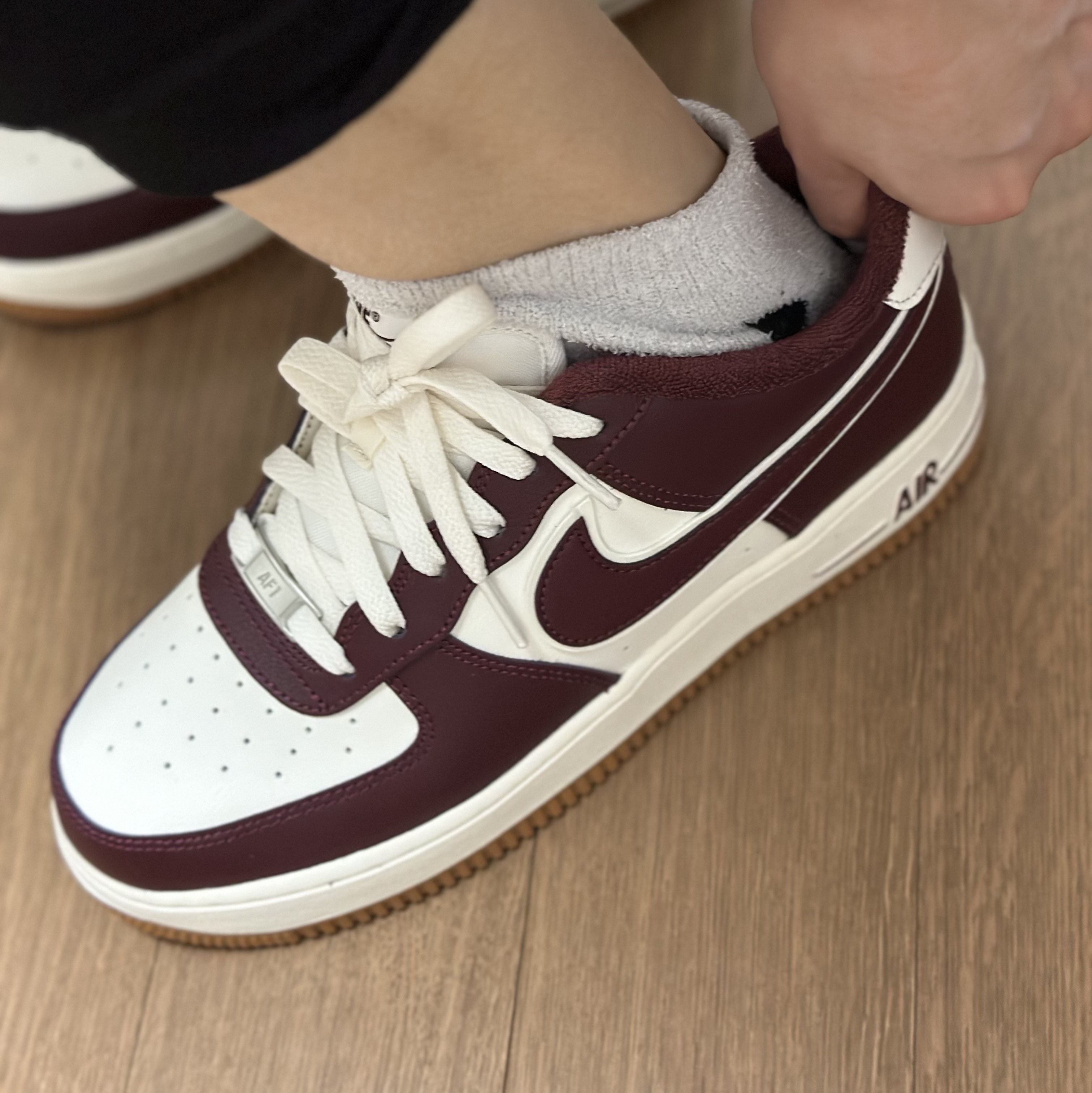 (GS) Nike Air Force 1 LV8 3 Night Maroon 착용 스타일