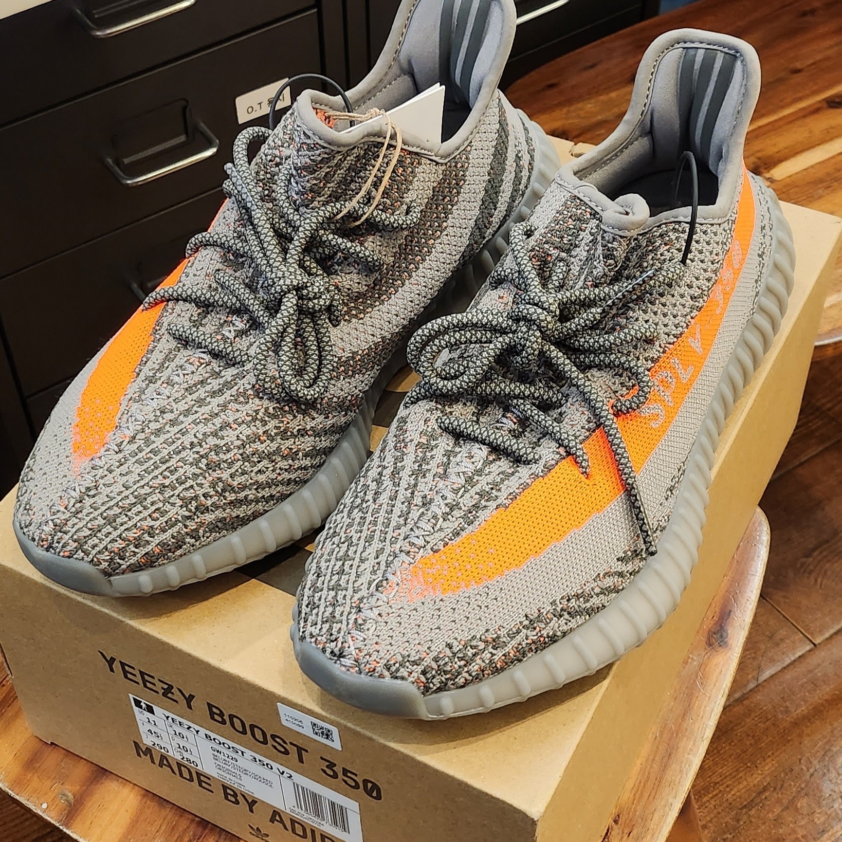 Adidas Yeezy Boost 350 V2 Beluga - Reflective 착용 스타일 - 1