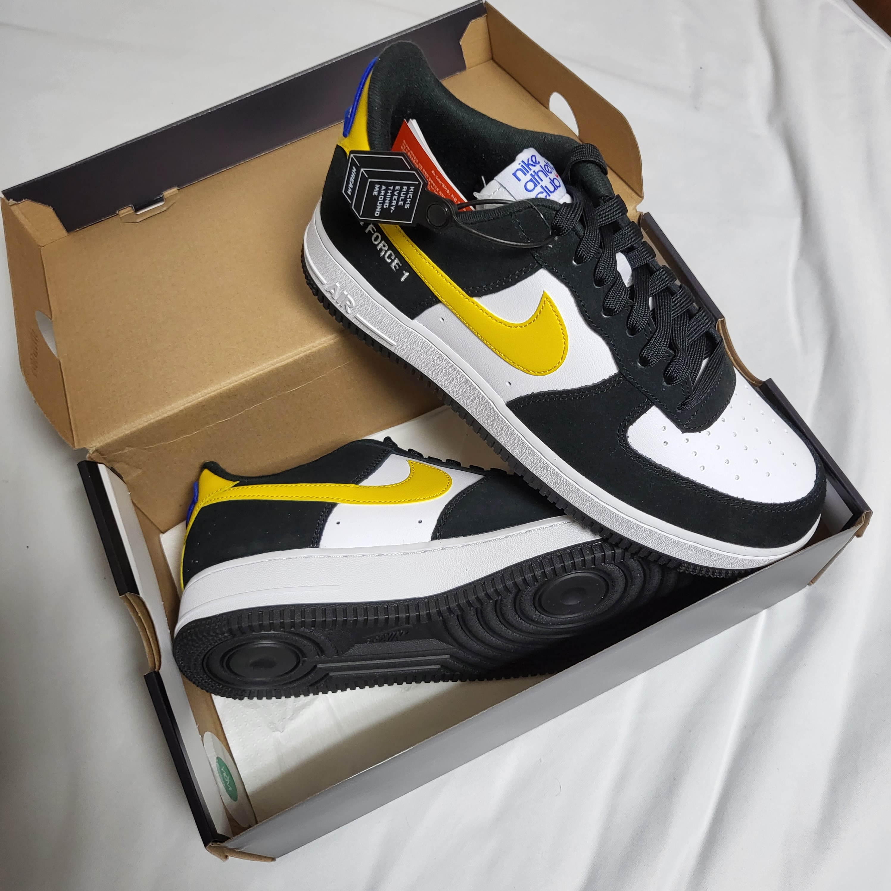Nike Air Force 1 '07 LV8 Athletic Club Black Dark Sulfur 착용 스타일