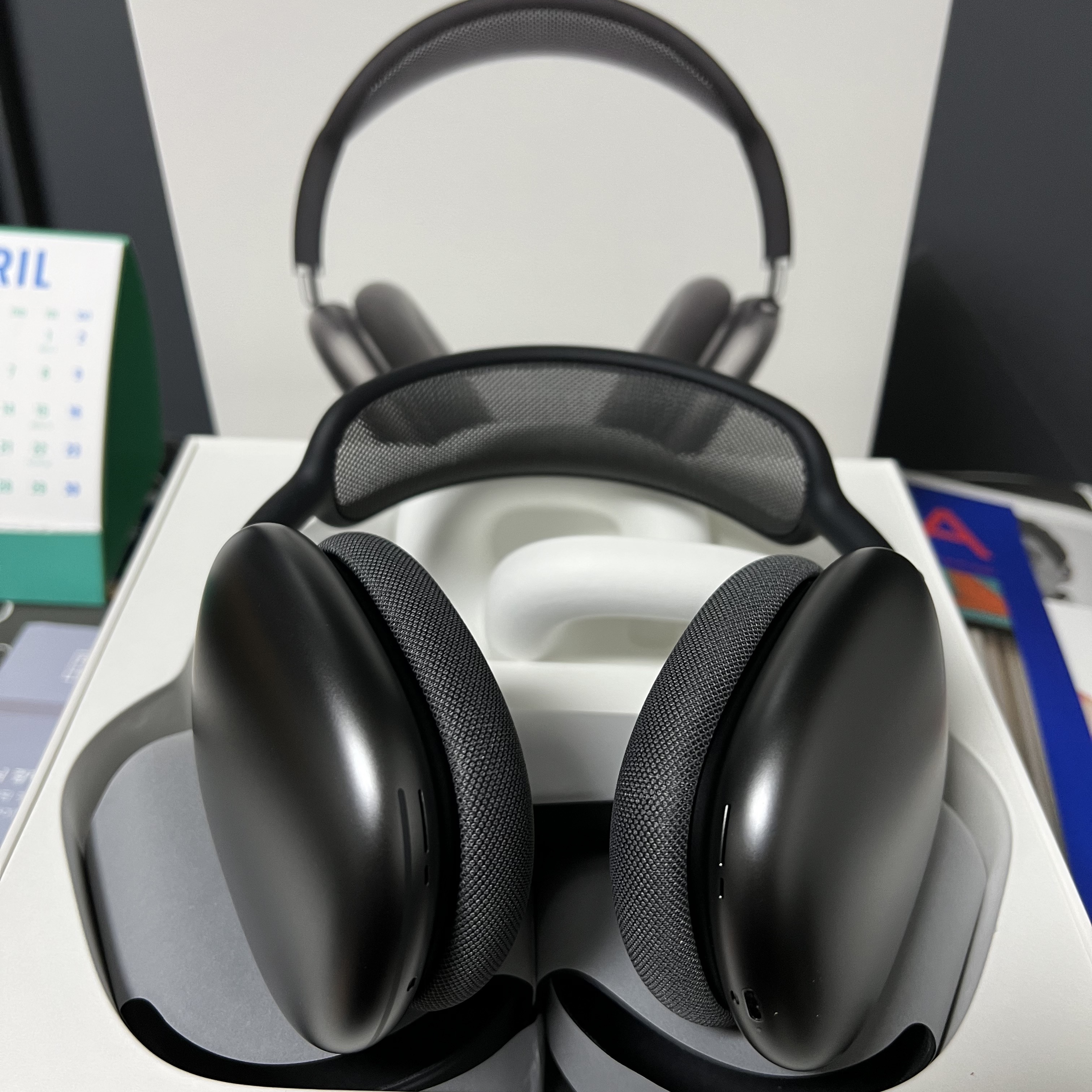 Apple AirPods Max Lightning Space Gray (Korean Ver.) 착용 스타일 - 2