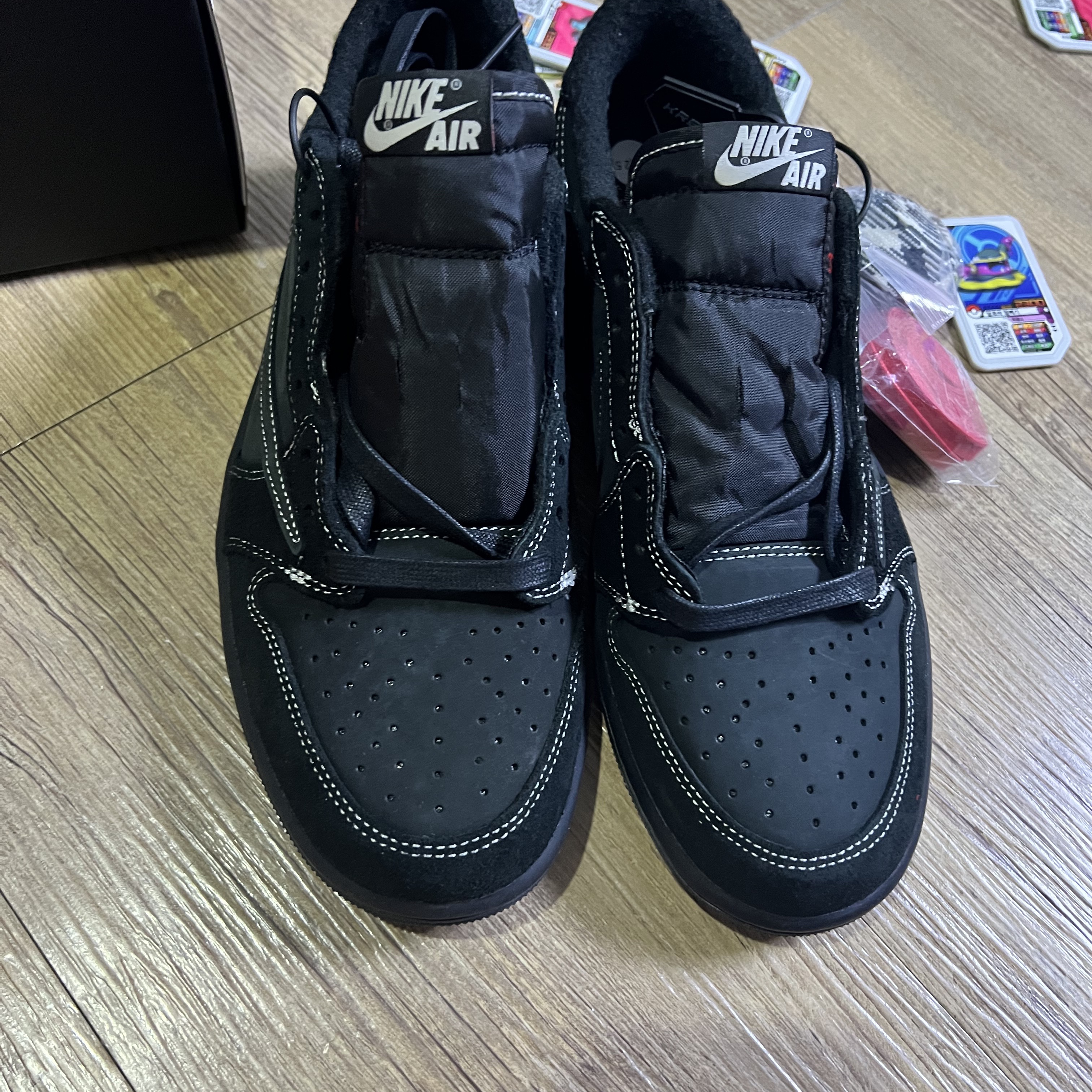 Jordan 1 x Travis Scott Retro Low OG SP Black Phantom 착용 스타일 - 3
