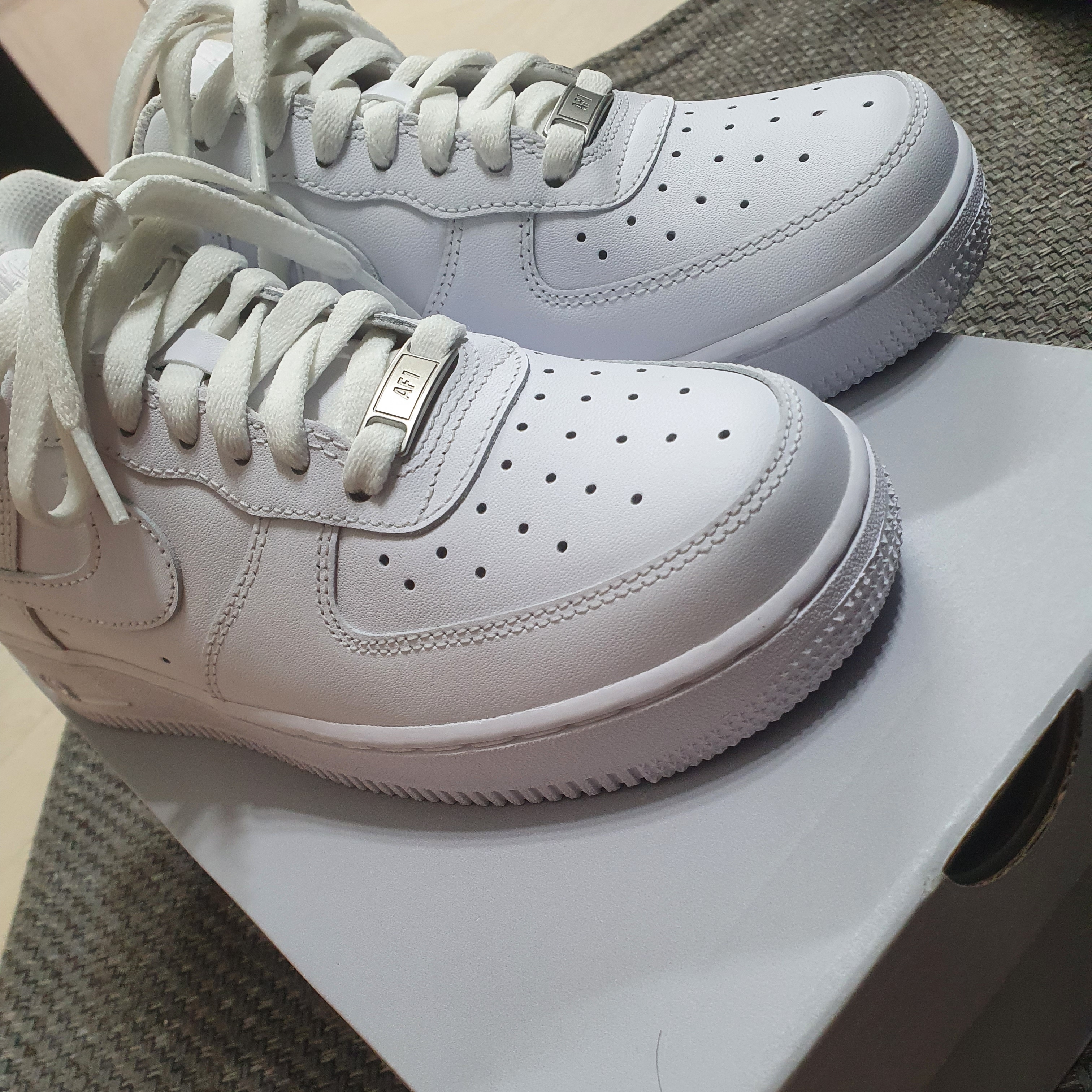 (GS) Nike Air Force 1 LE White 착용 스타일 - 1