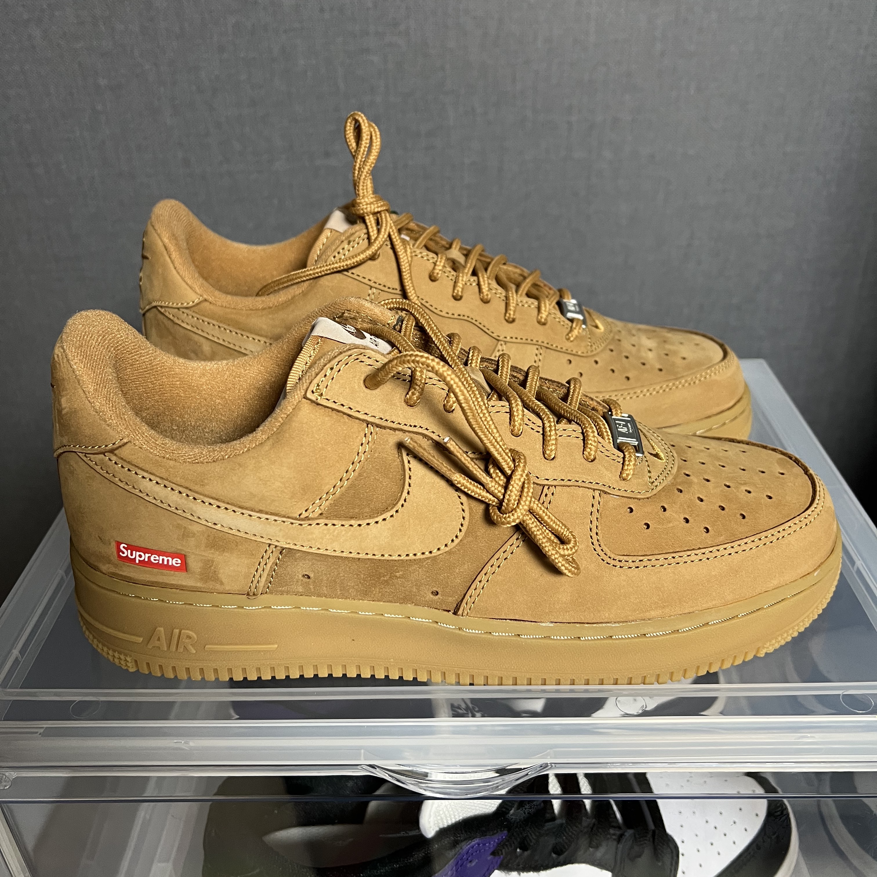 Nike x Supreme Air Force 1 Low Flax 착용 스타일