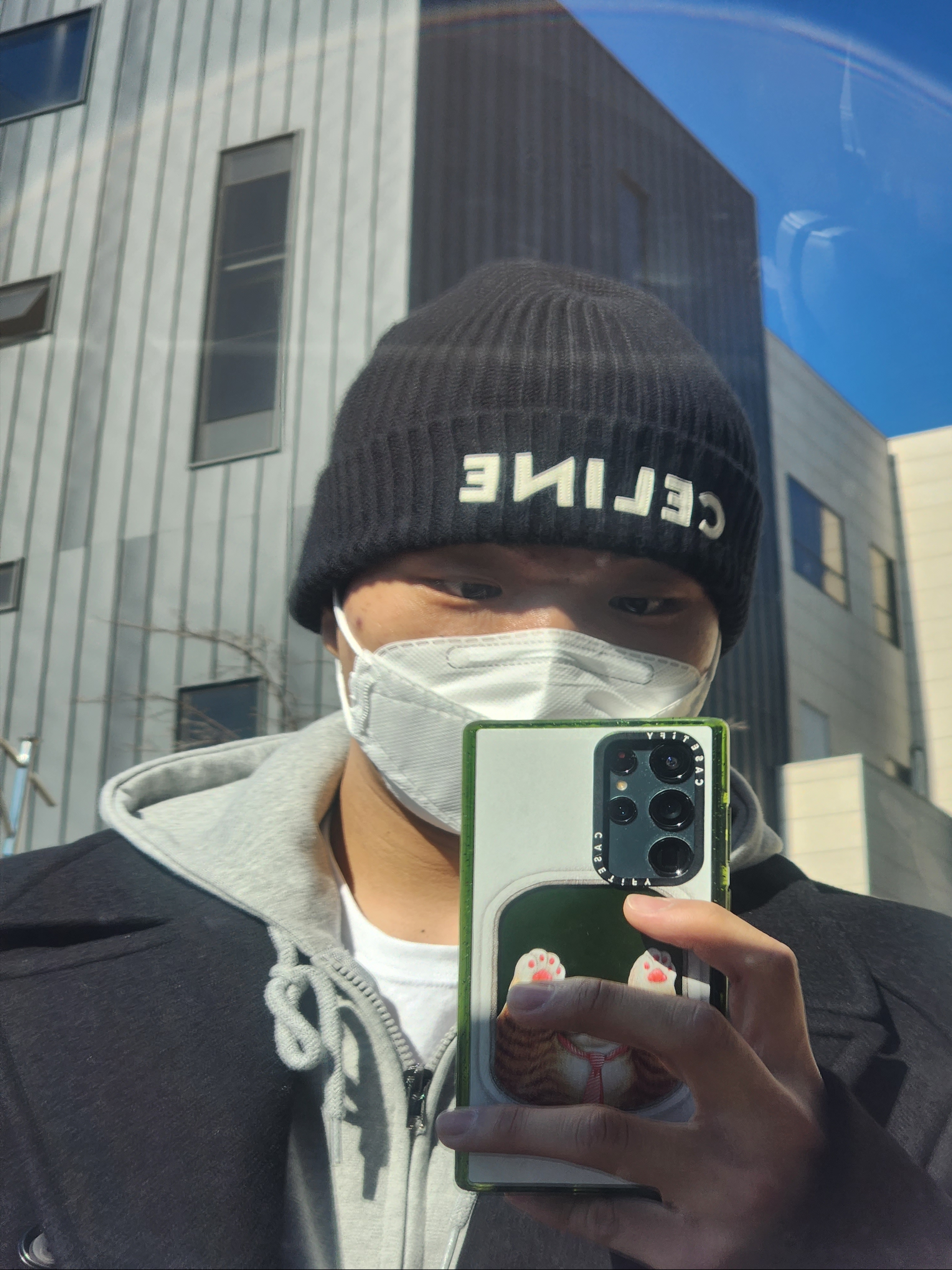 Celine Beanie in Ribbed Wool Black 착용 스타일