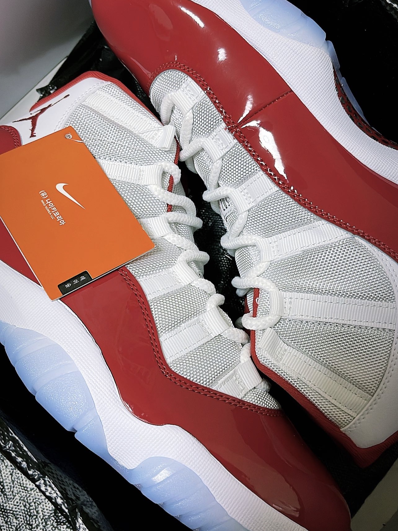 Jordan 11 Retro Varsity Red 착용 스타일