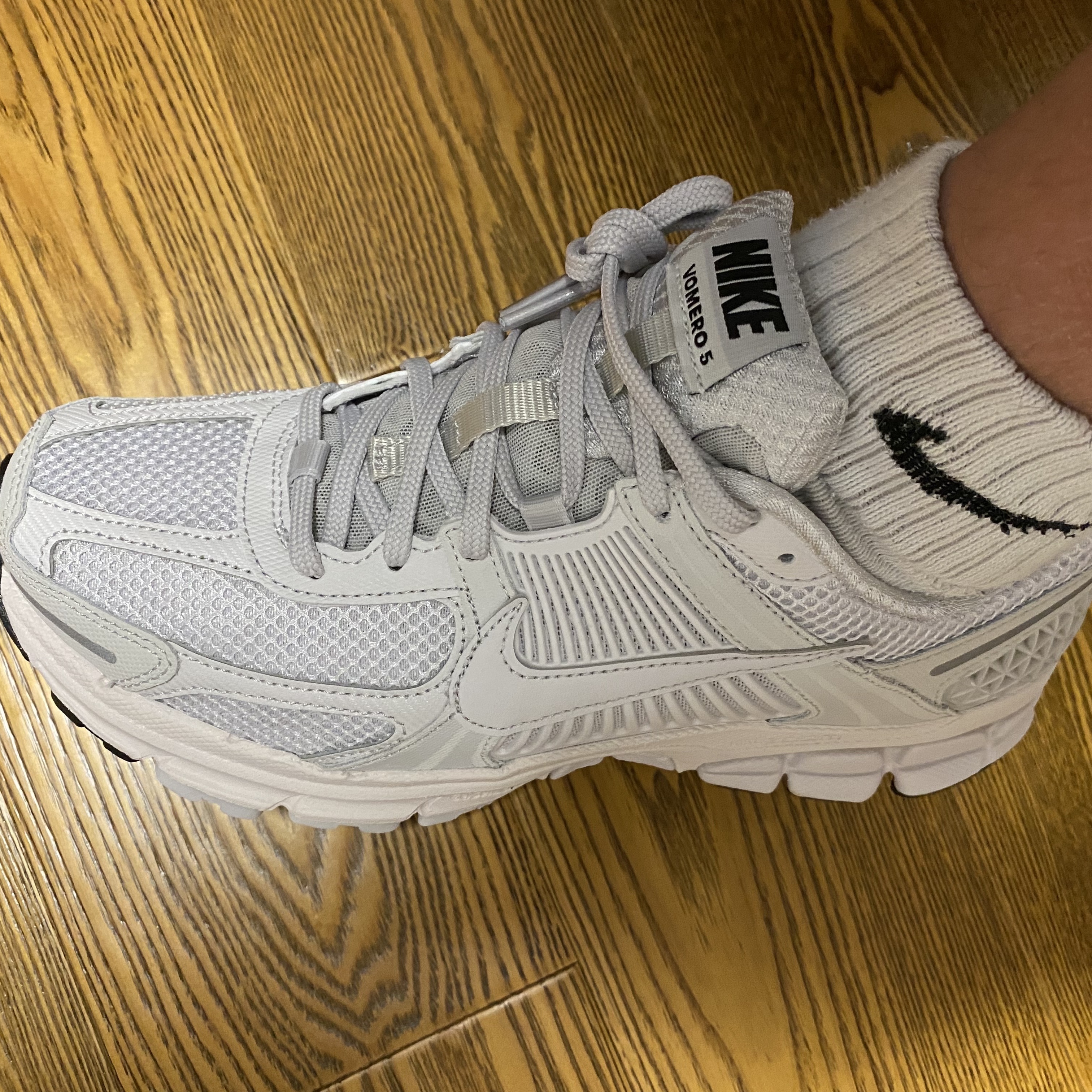 Nike Zoom Vomero 5 SP Vast Grey 2023, Nike Zoom Vomero 5 SP Anthracite 2023 착용 스타일 - 3