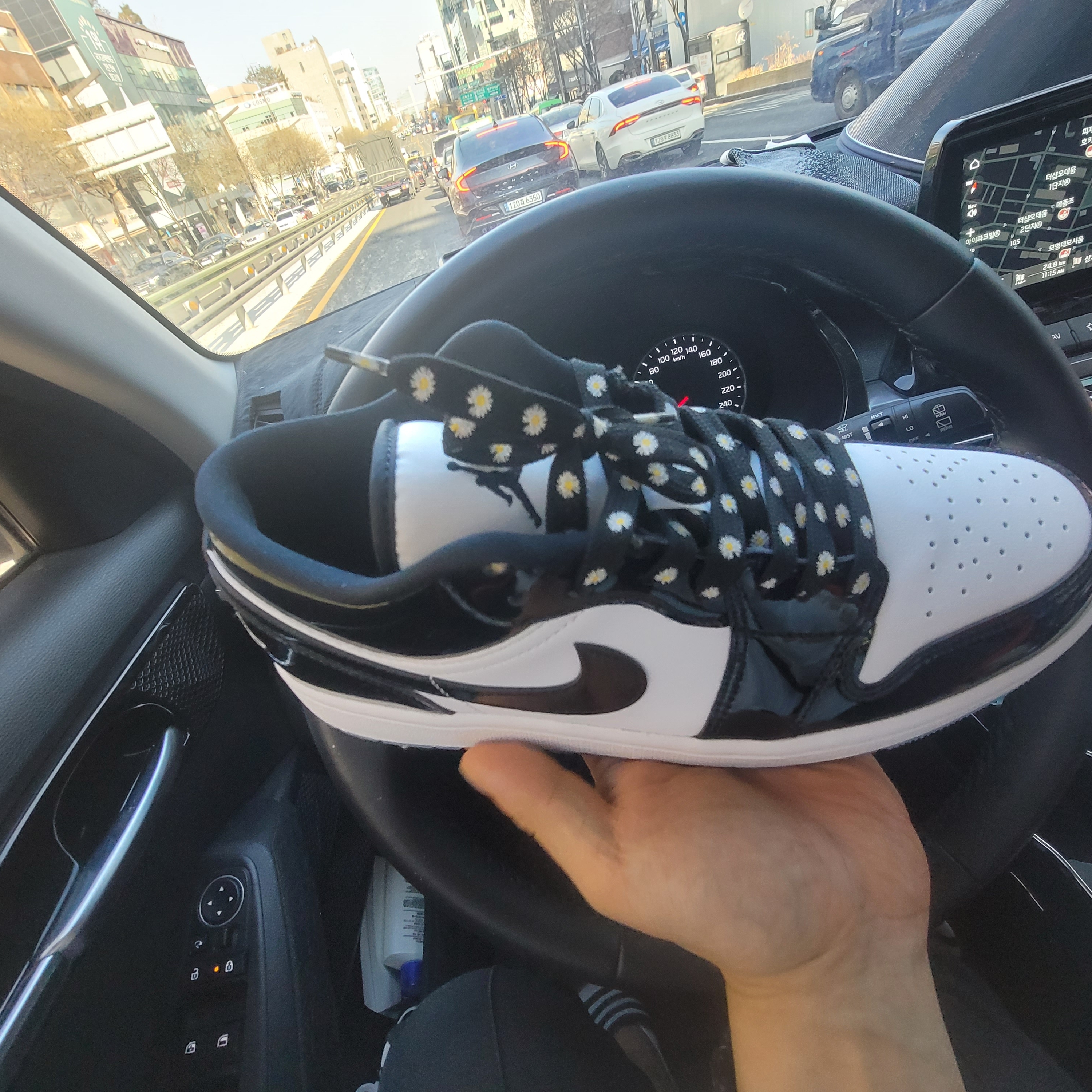 Jordan 1 Low SE Concord 착용 스타일 - 3