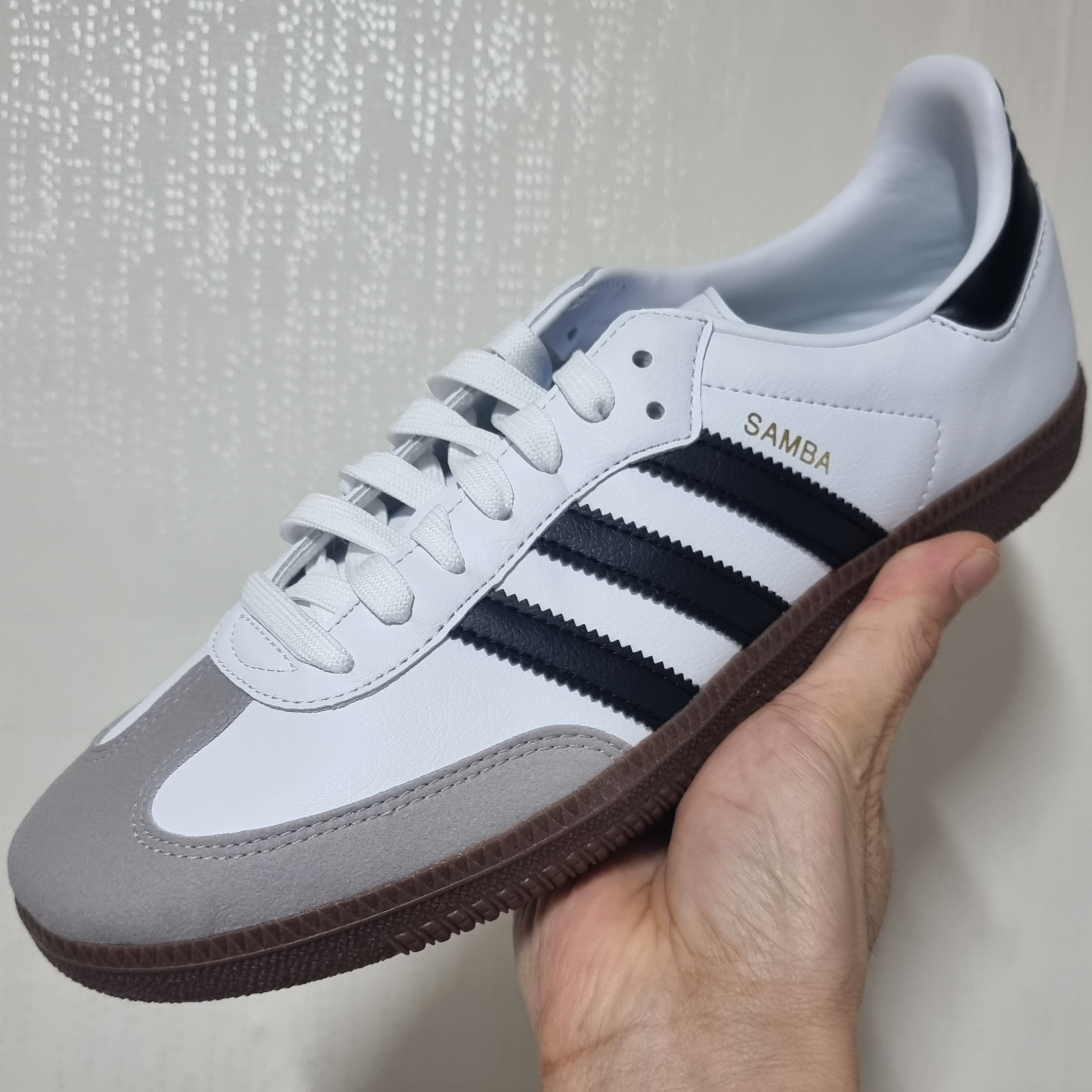 Adidas Samba Vegan White Black 착용 스타일 - 1