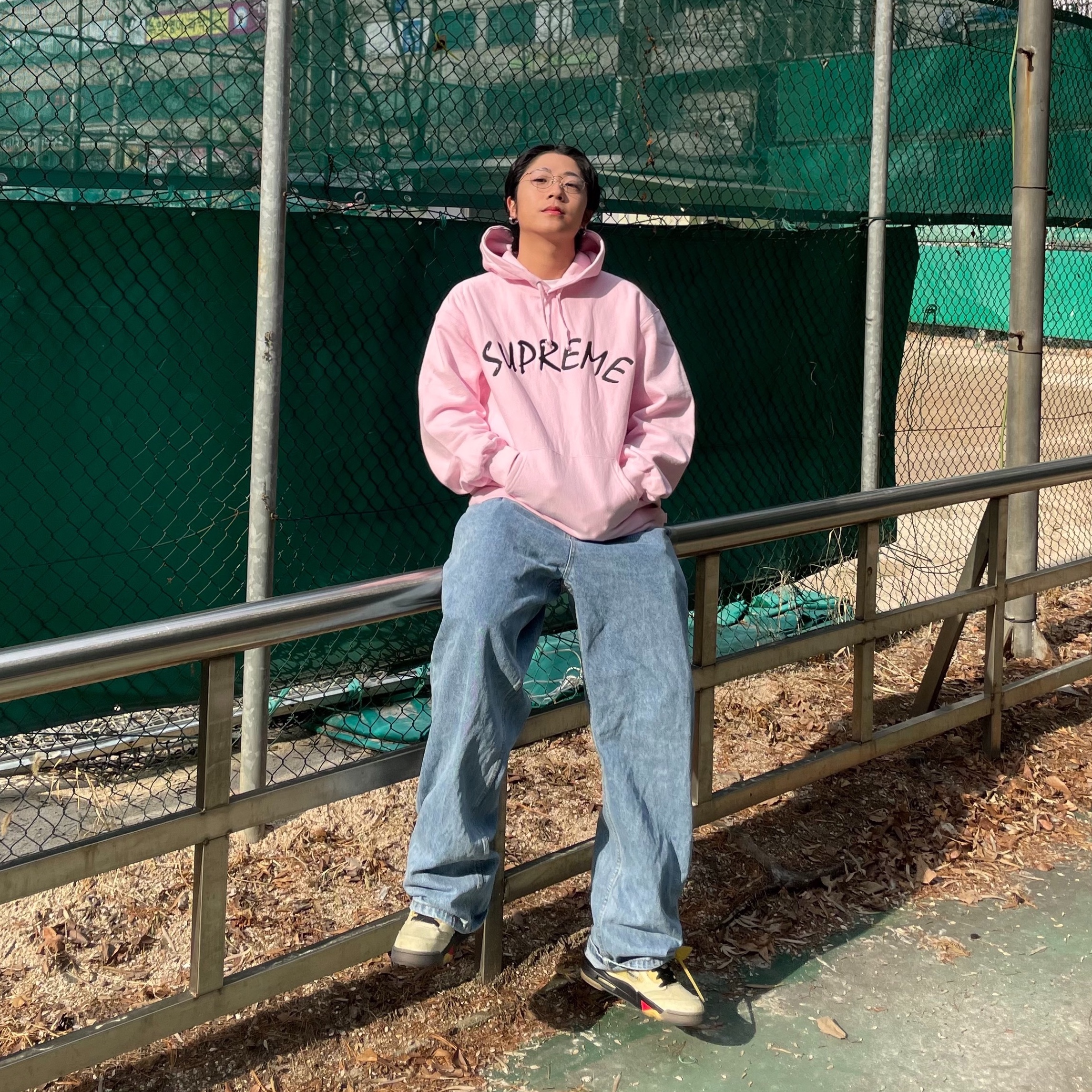 Supreme FTP Arc Hooded Sweatshirt Washed Light Pink - 21SS, Jordan 5 x Off-White Retro SP Sail Fire Red 착용 스타일 - 2