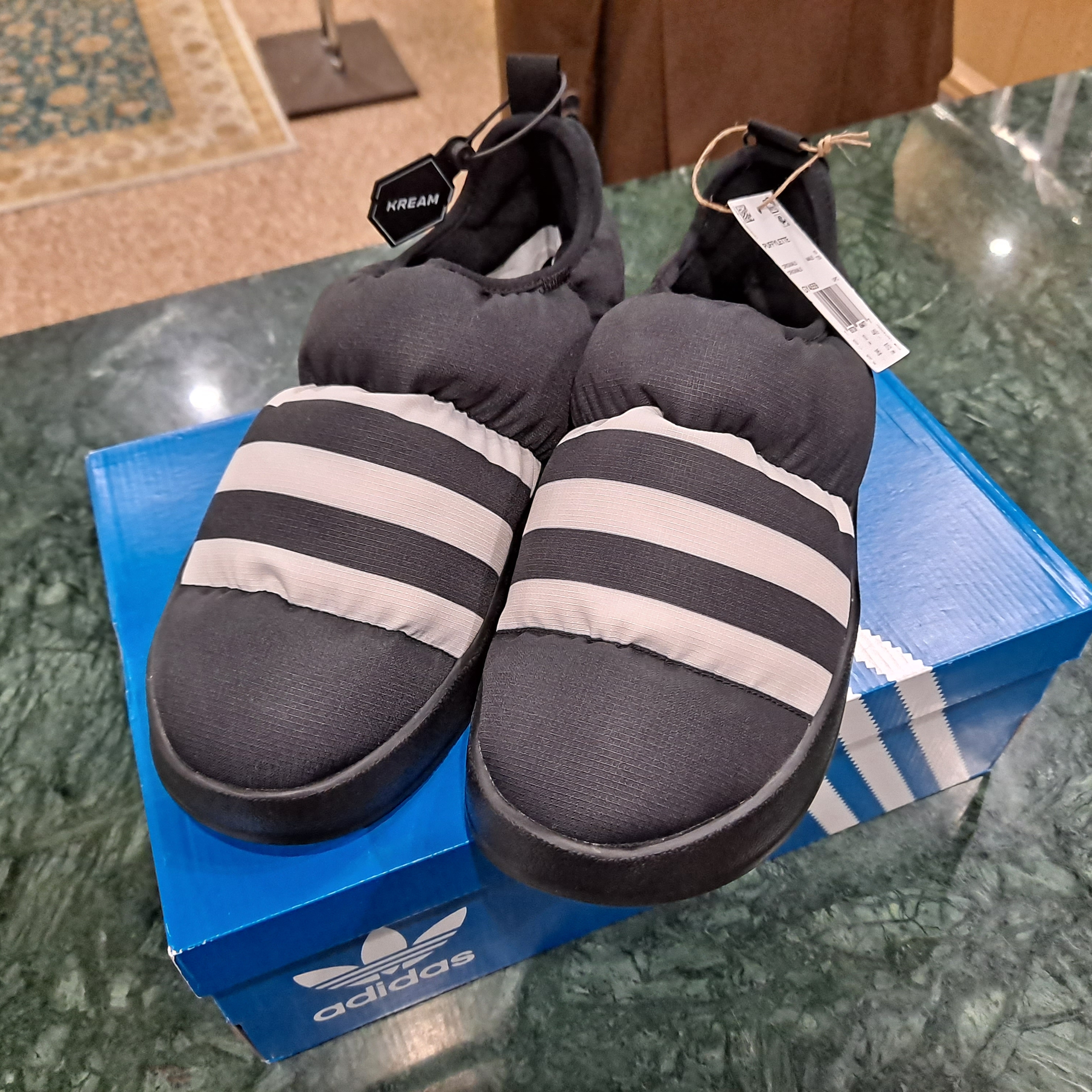 Adidas Puffylette Core Black 착용 스타일 - 4