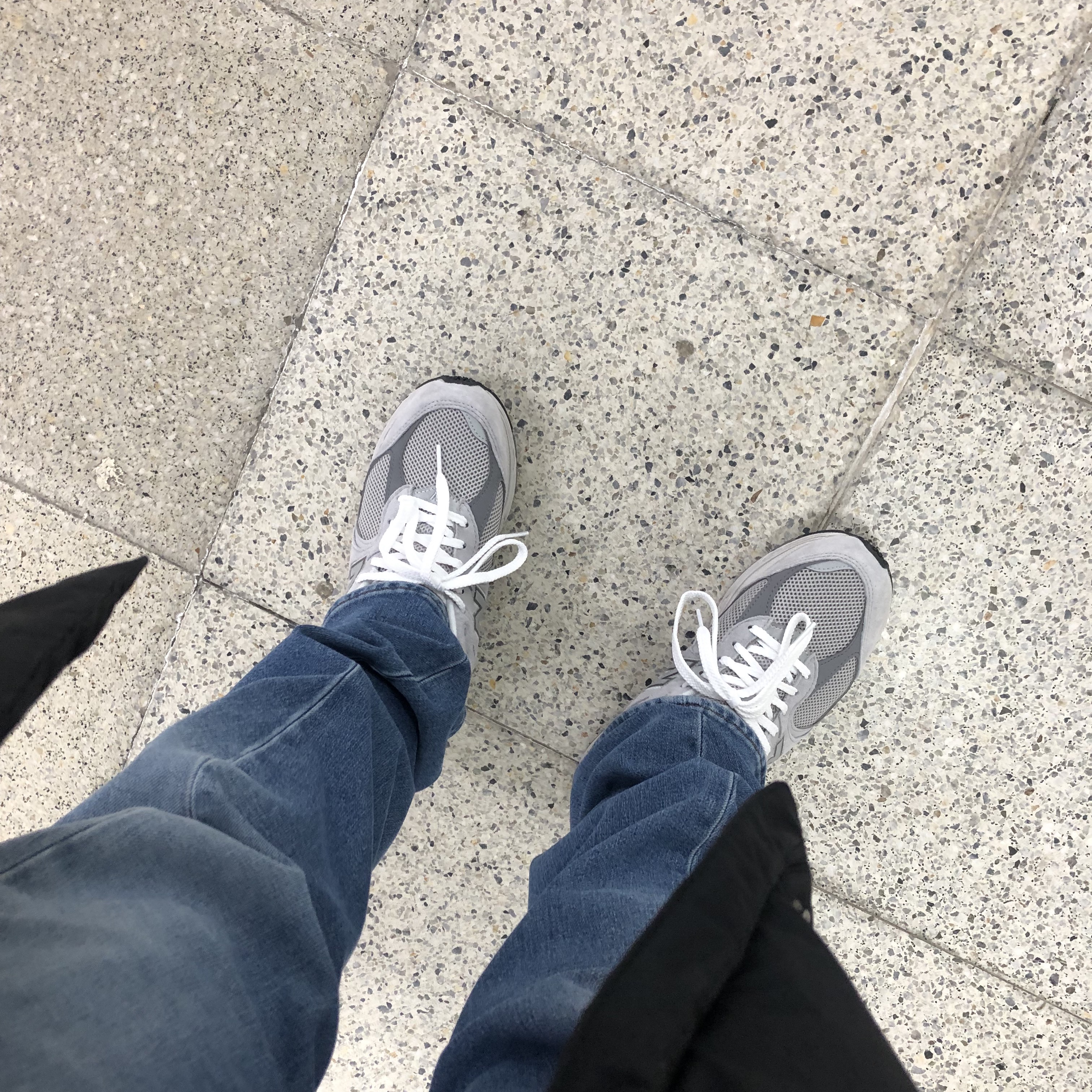 New Balance 2002R T2 Gray 착용 스타일