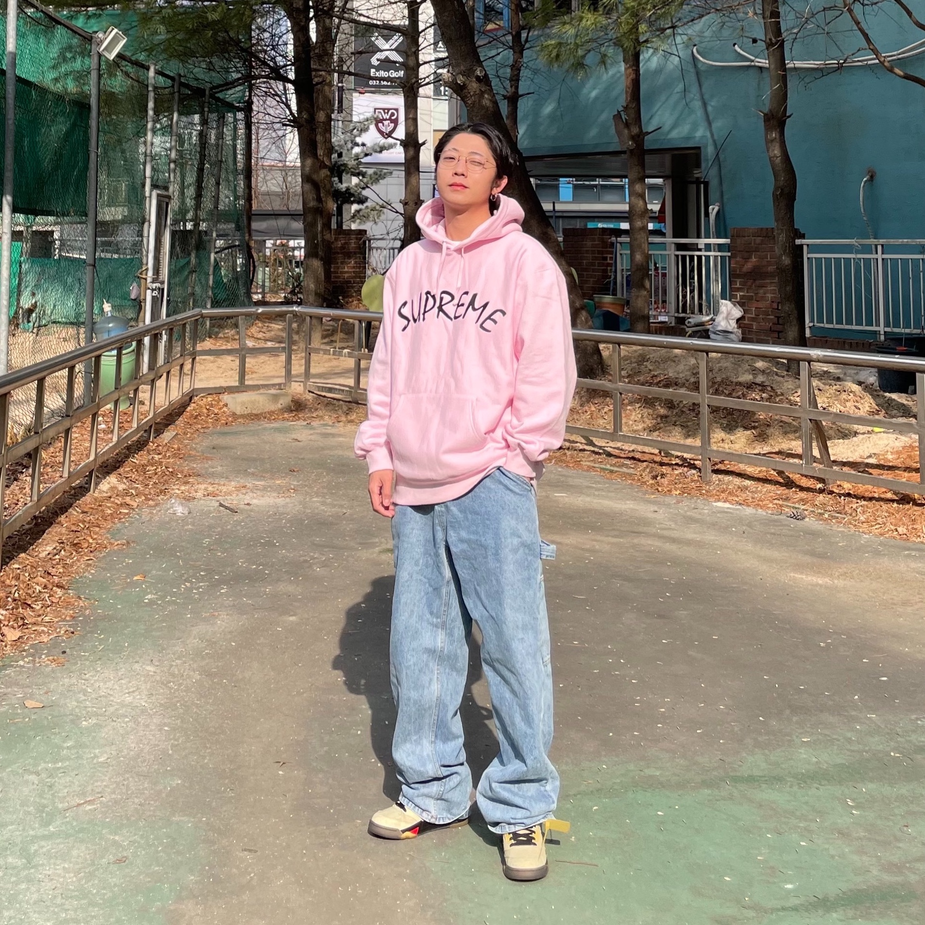 Supreme FTP Arc Hooded Sweatshirt Washed Light Pink - 21SS, Jordan 5 x Off-White Retro SP Sail Fire Red 착용 스타일 - 1