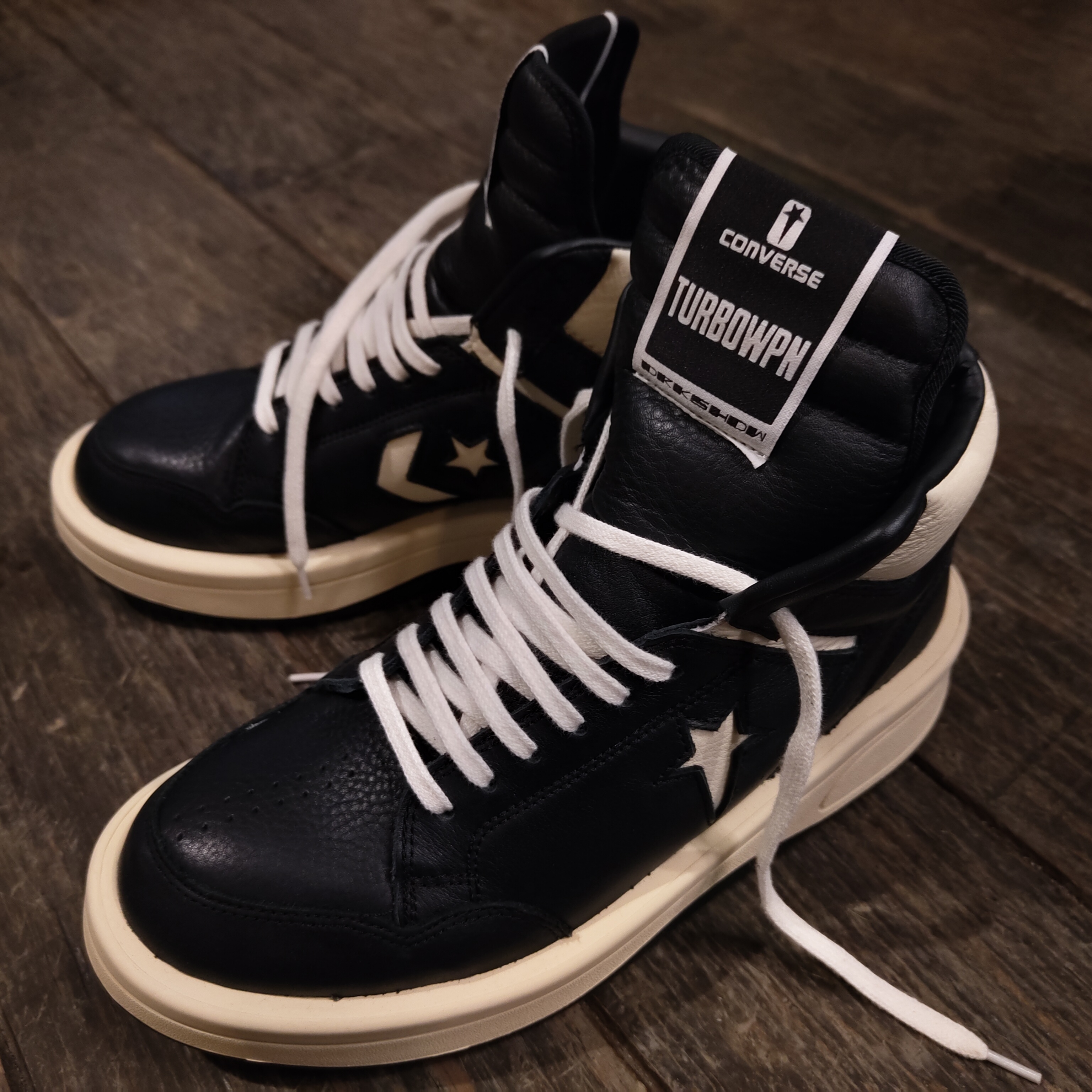 Converse x Drkshdw Turbowpn Black Cream 착용 스타일 - 2