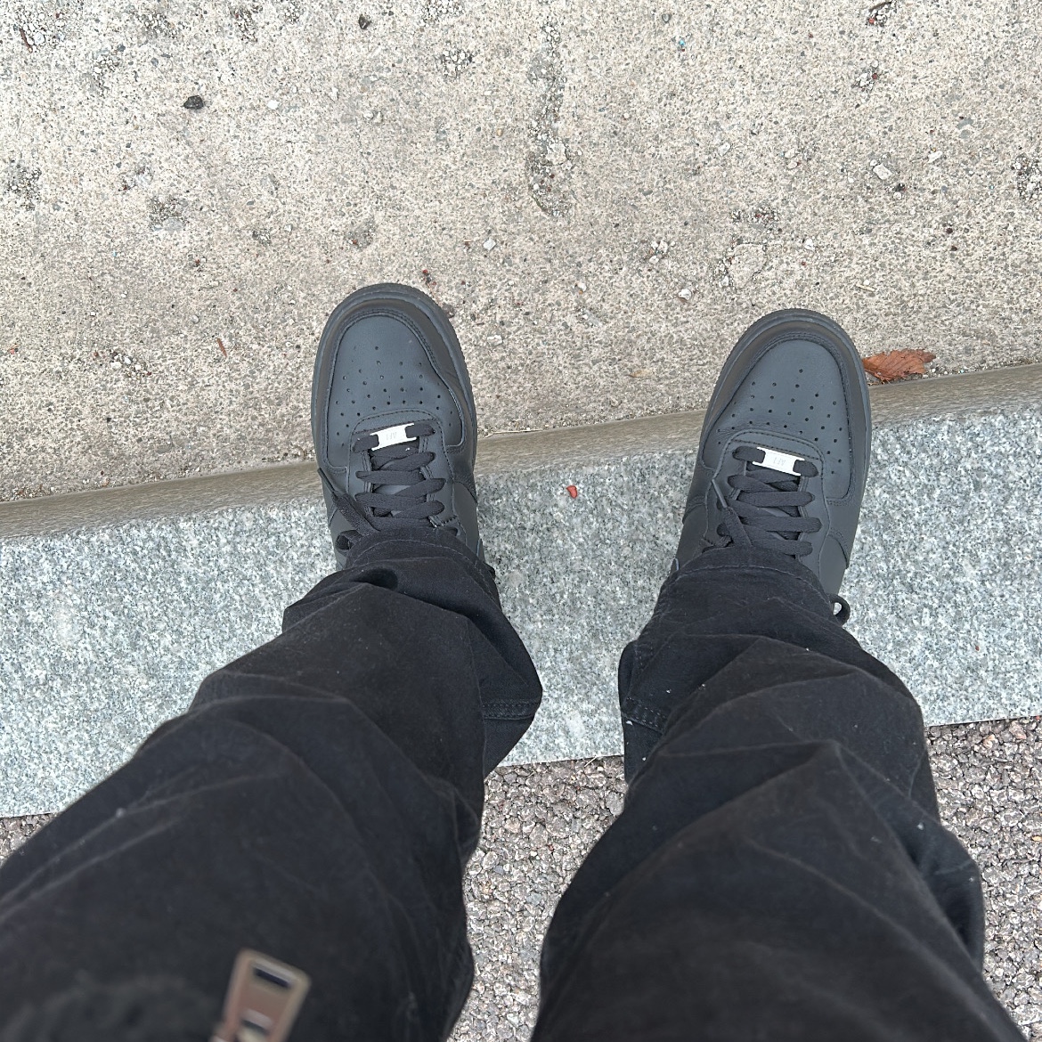 Nike Air Force 1 Mid '07 Black 착용 스타일