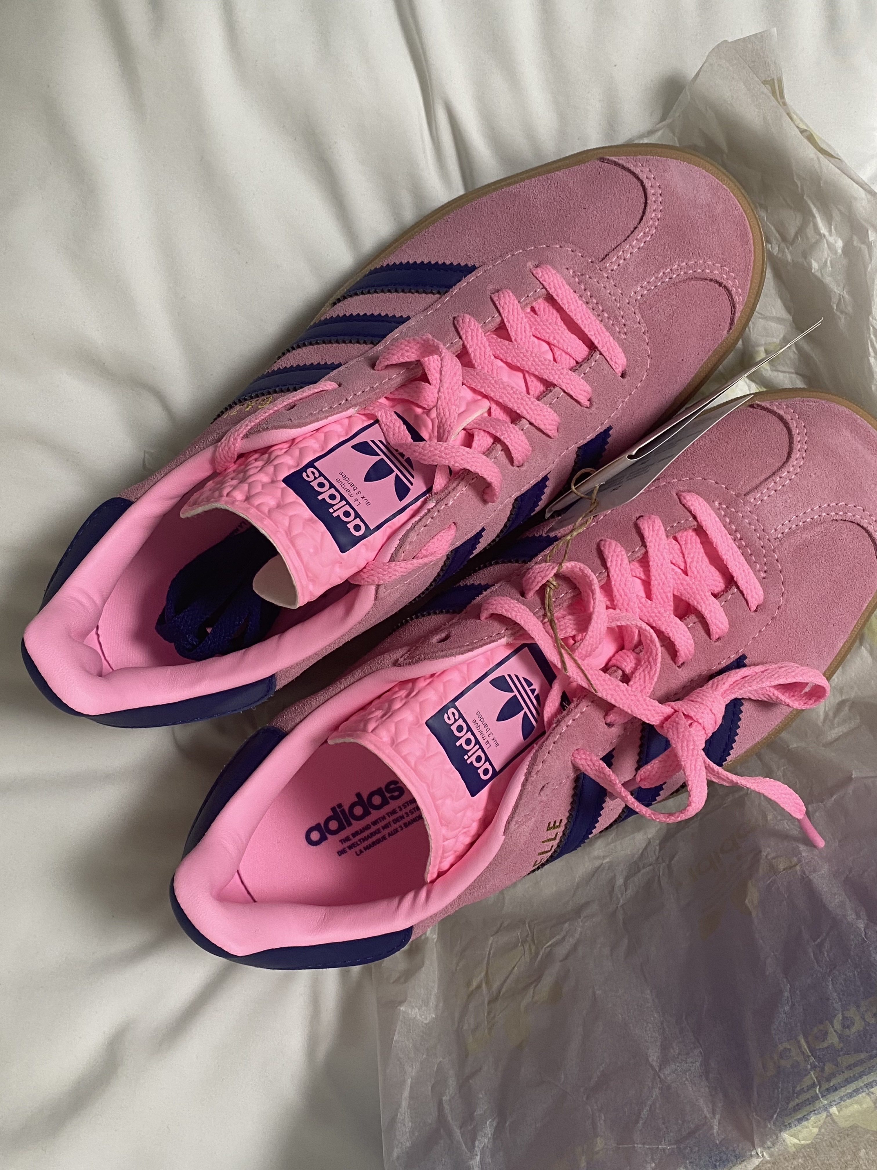 (W) Adidas Gazelle Bold Pink Glow Victory Blue 착용 스타일 - 1