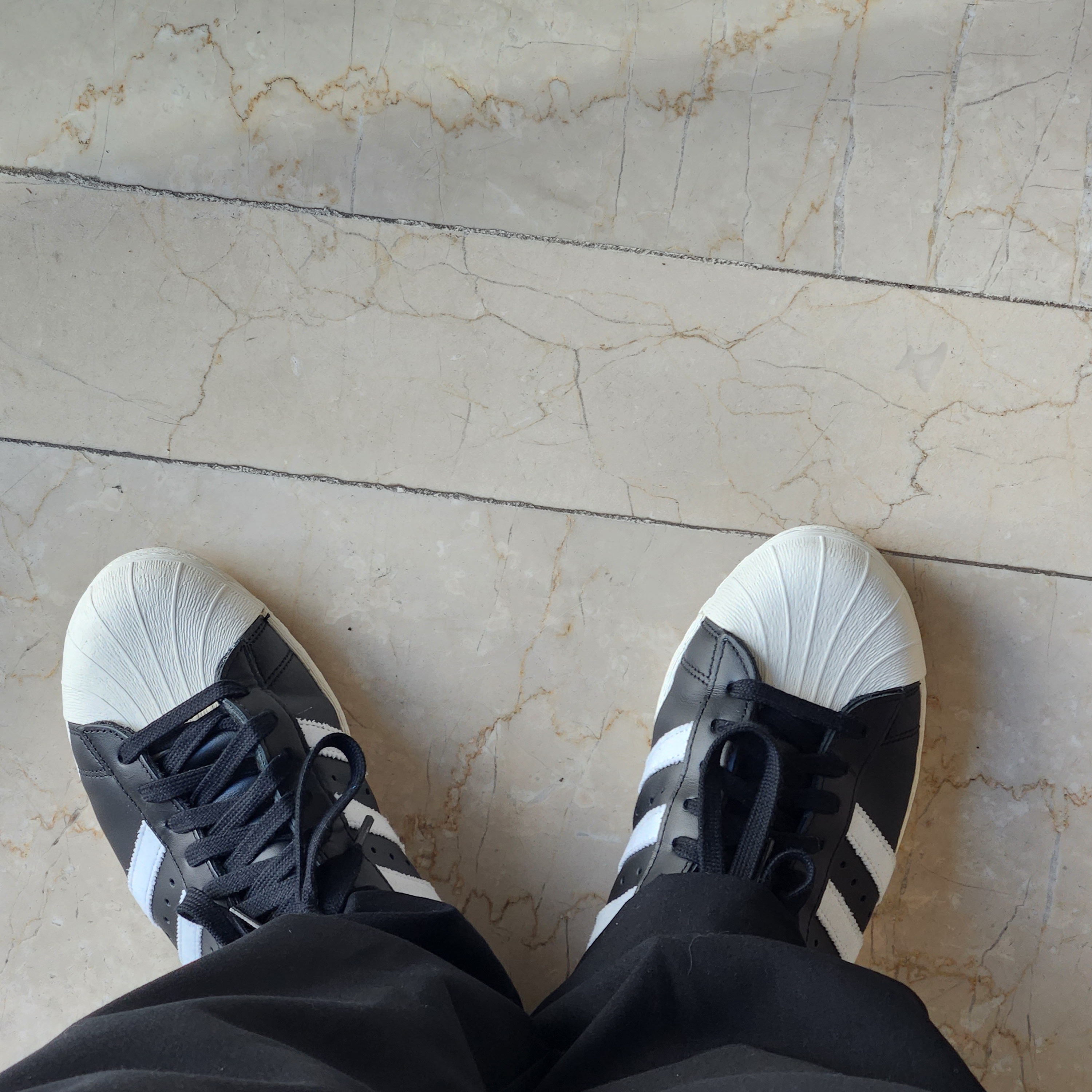 Adidas Superstar 82 FI Core Black 착용 스타일