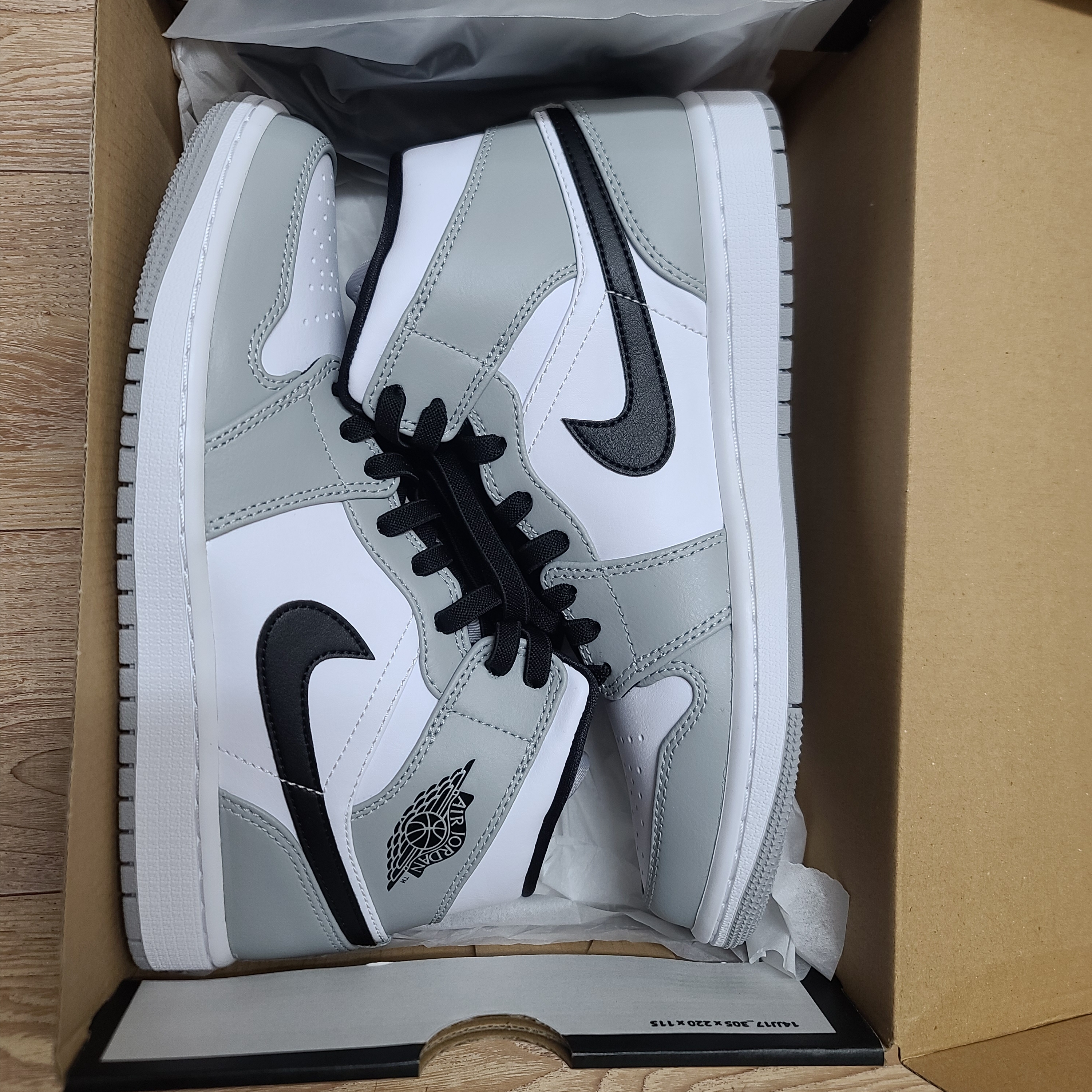 Jordan 1 Mid Light Smoke Grey 착용 스타일