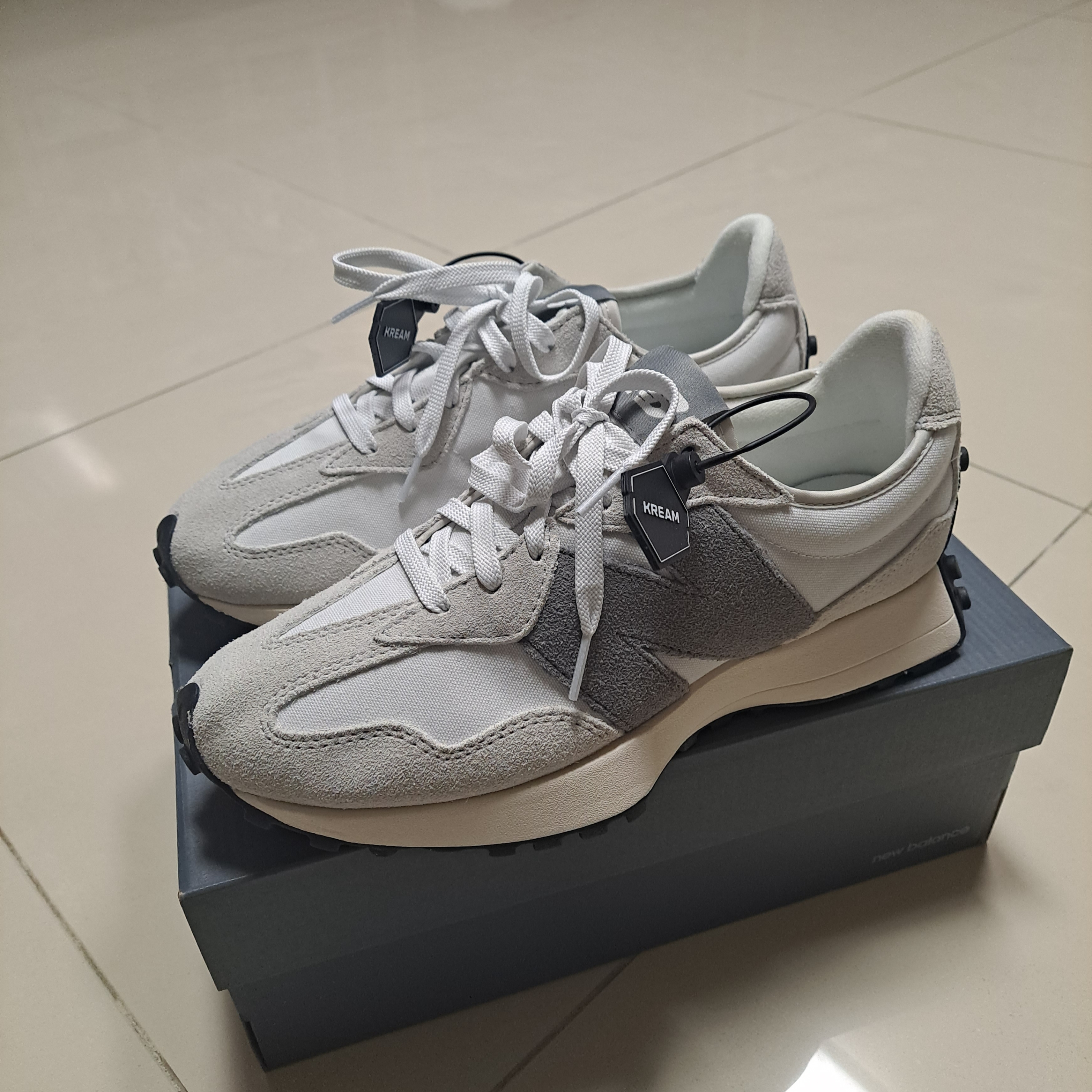 New Balance 327 Nimbus Cloud Rain Cloud 착용 스타일 - 2