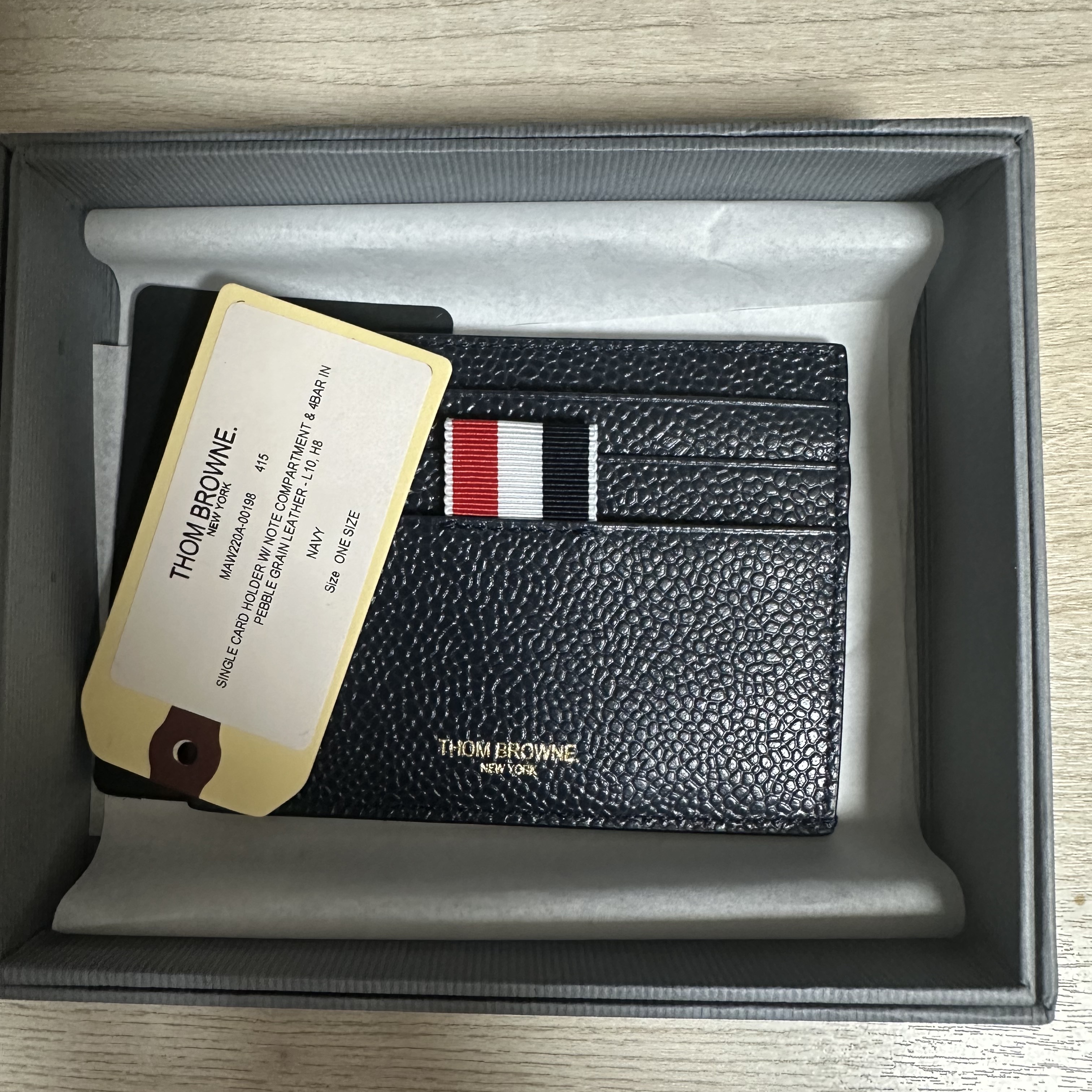 Thom Browne Pebble Calfskin 4-Bar Applique Note Card Holder Navy Blue 착용 스타일
