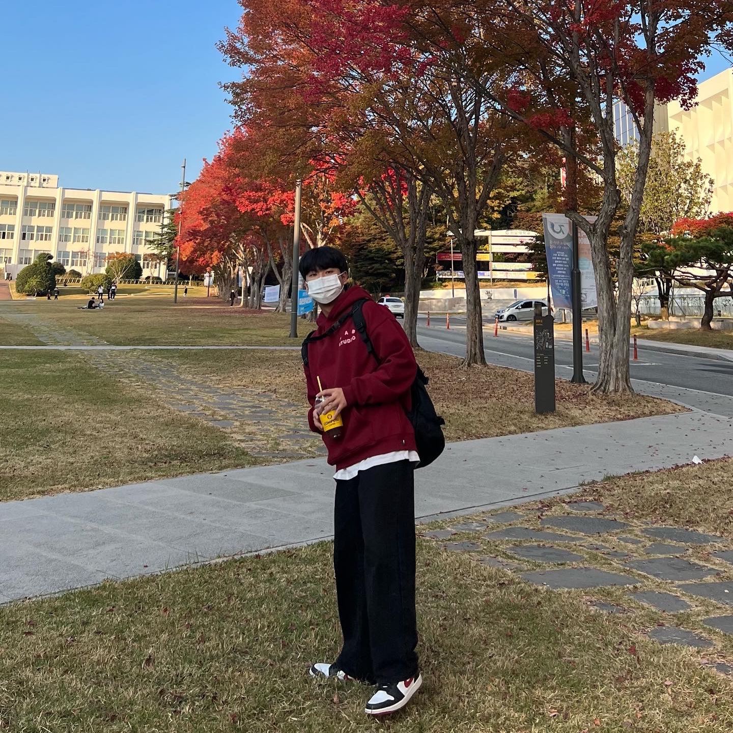 IAB Studio Hoodie Raspberry, Jordan 1 Mid Gym Red Black White 착용 스타일 - 1