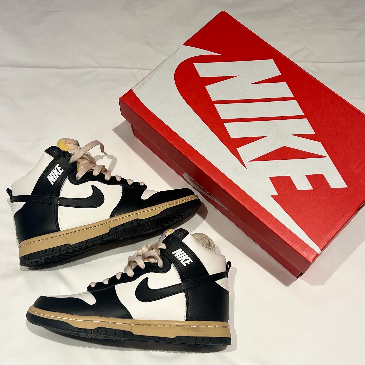 (W) Nike Dunk High SE Sail Black 착용 스타일 - 1