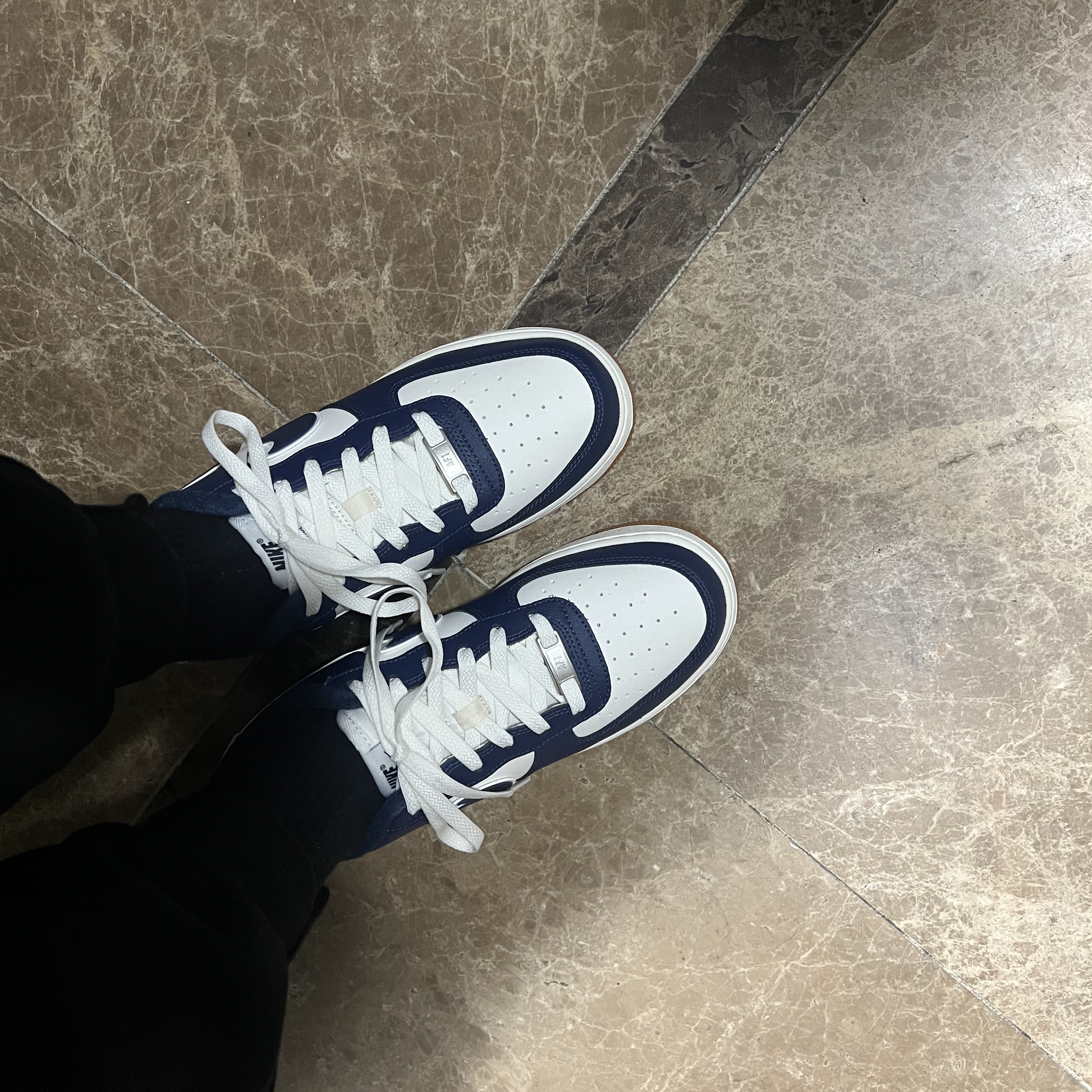 (GS) Nike Air Force 1 LV8 3 Midnight Navy 착용 스타일 - 2