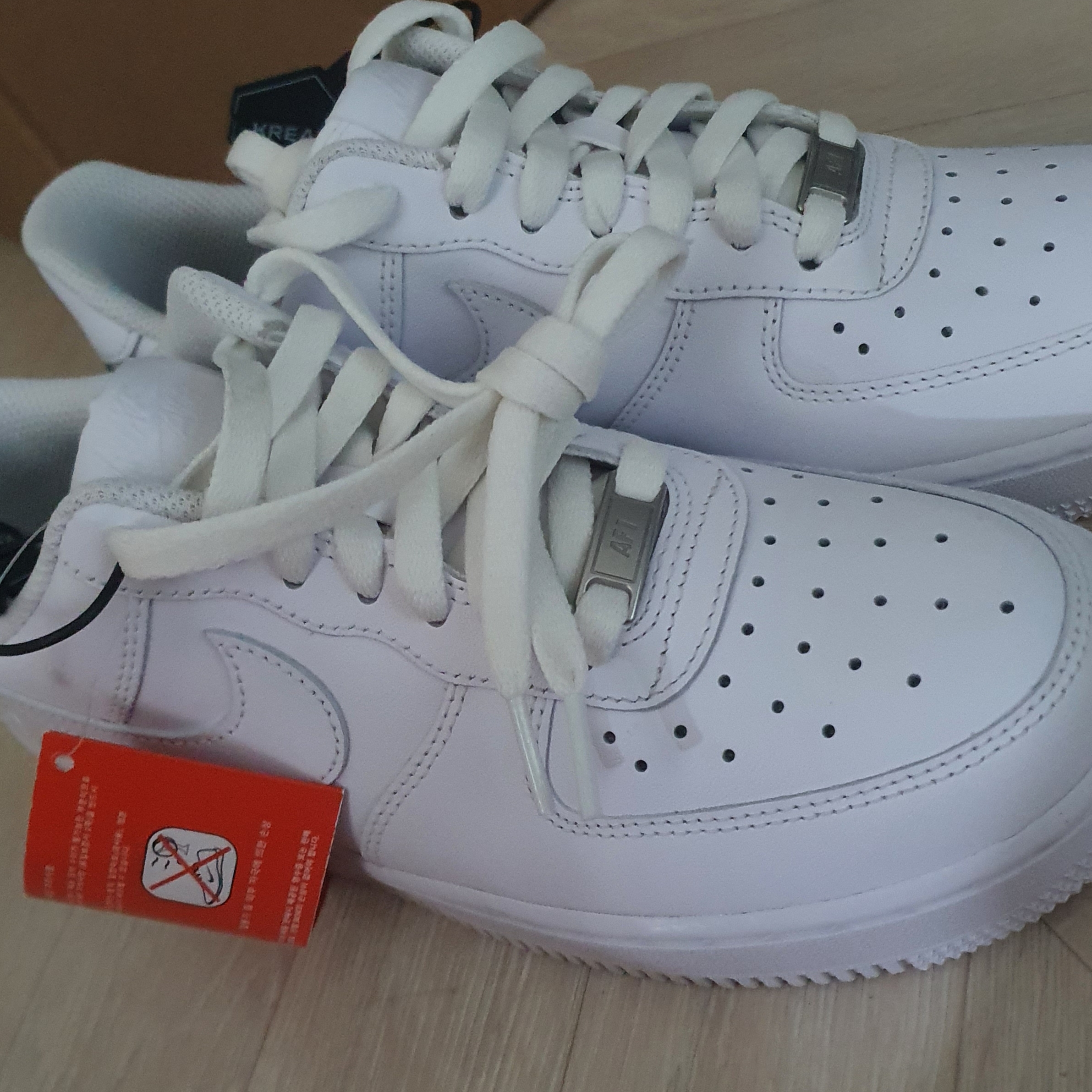 (GS) Nike Air Force 1 LE White 착용 스타일 - 2