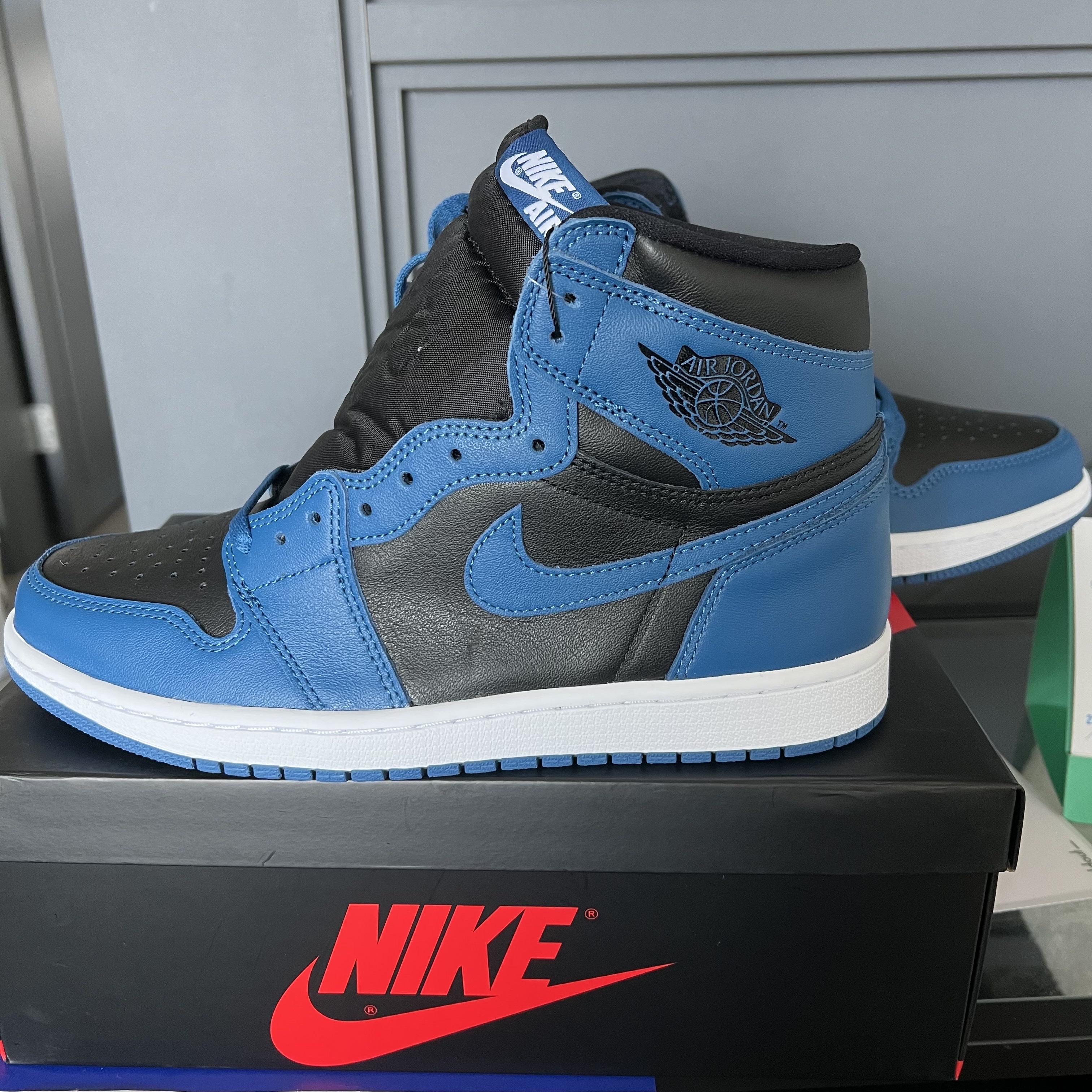 Jordan 1 Retro High OG Dark Marina Blue 착용 스타일 - 1