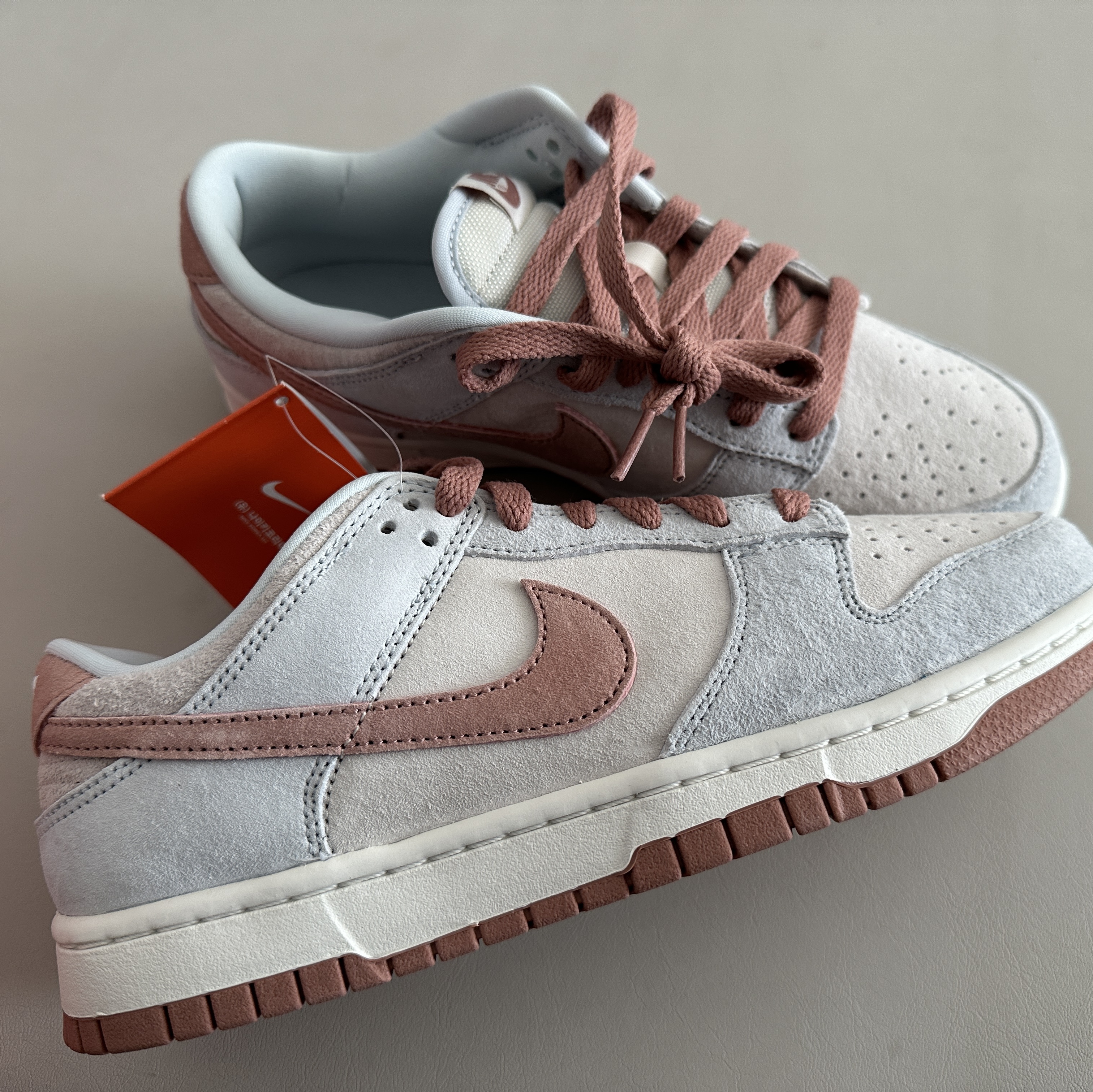 Nike Dunk Low Retro PRM Fossil Rose 착용 스타일