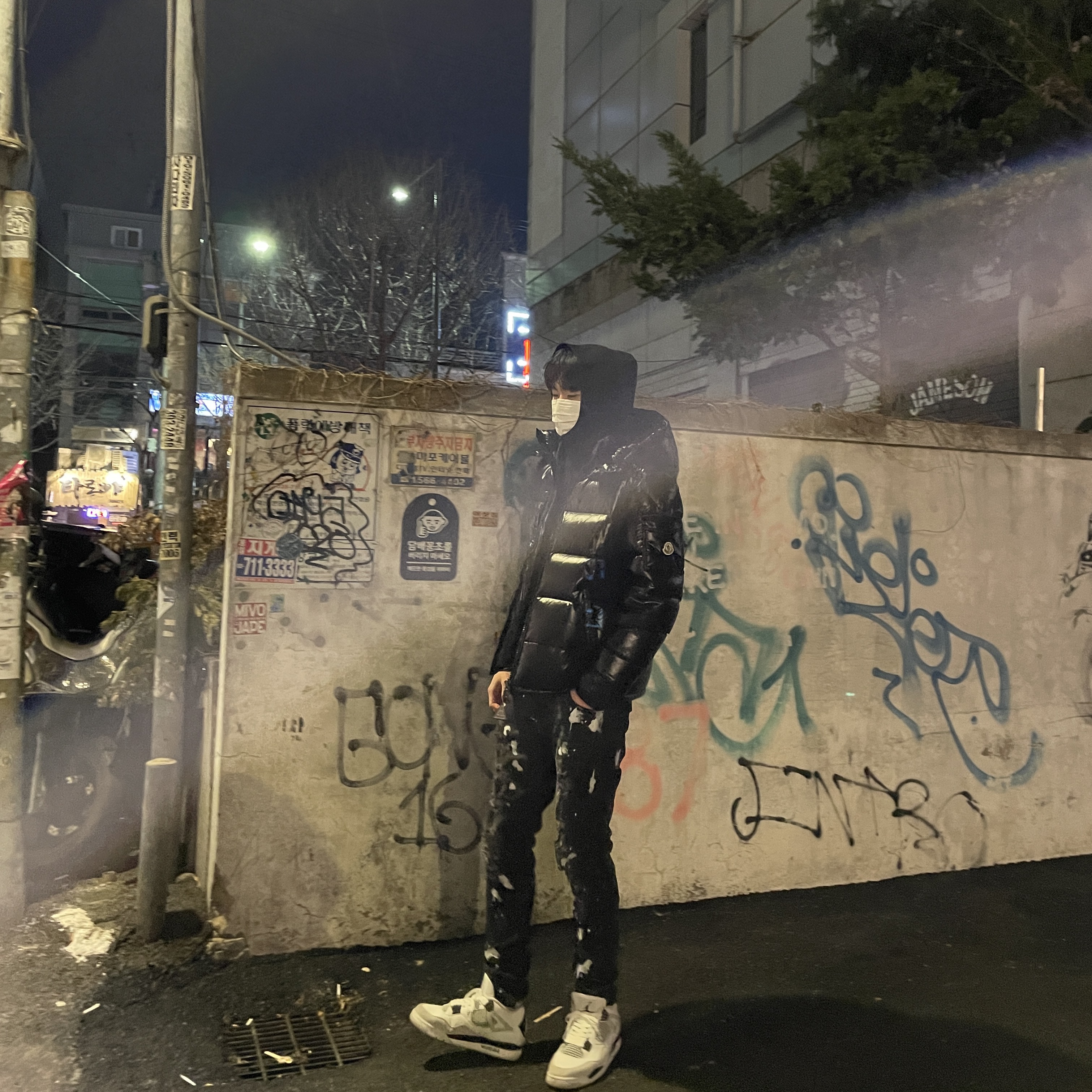 Moncler Maya Short Down Jacket Black - 22FW, Jordan 4 Retro White and Black 착용 스타일 - 2