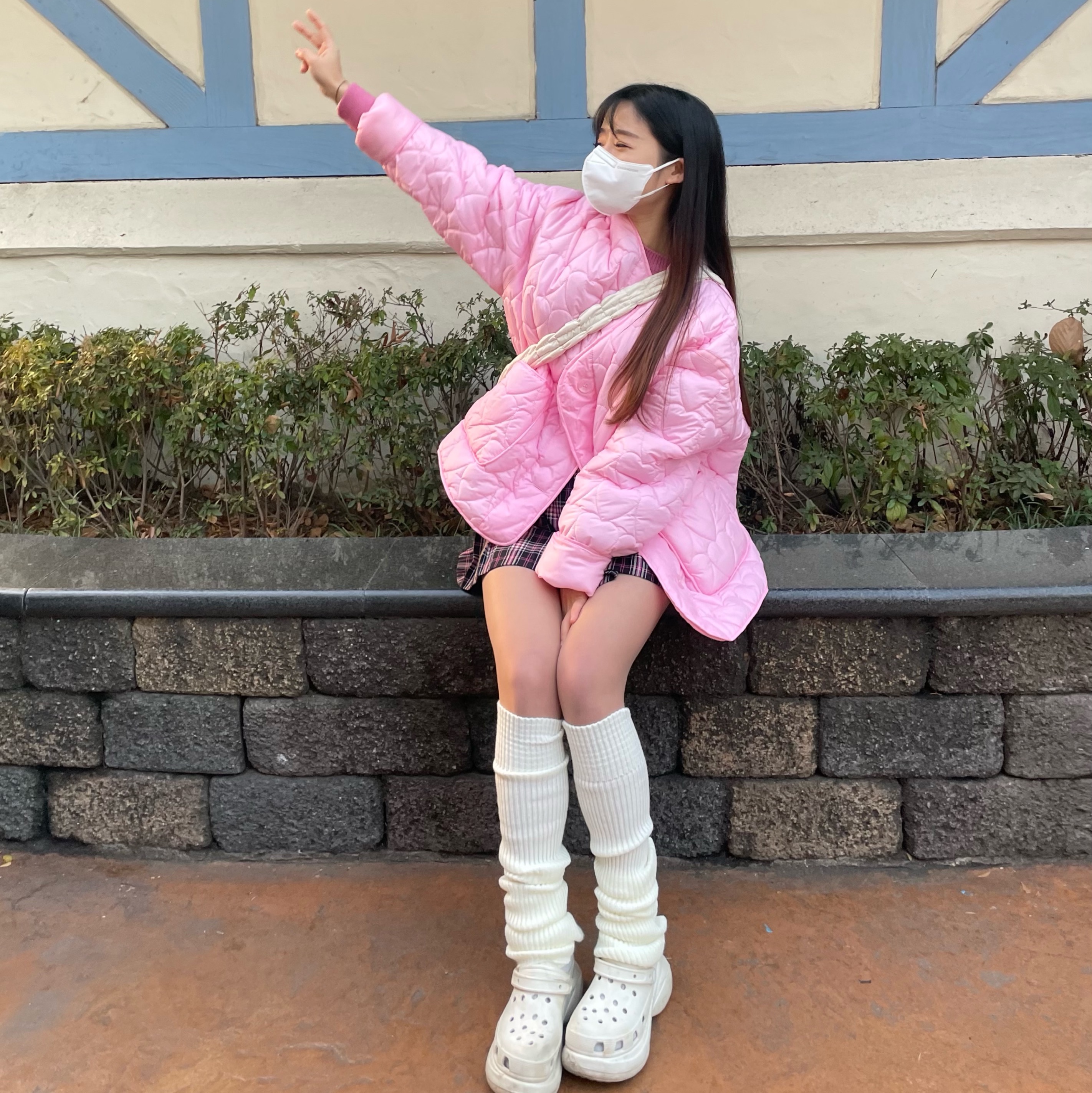 COS Quilted Oversized Shoulder Bag Off White Light Beige 착용 스타일 - 2