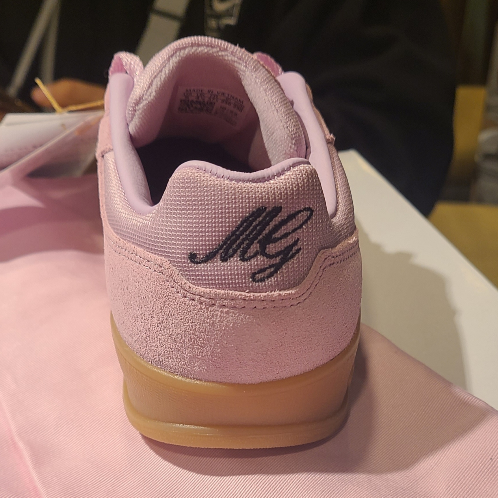 Adidas x Mark Gonzales Aloha Super Light Orchid Core Black 착용 스타일 - 2