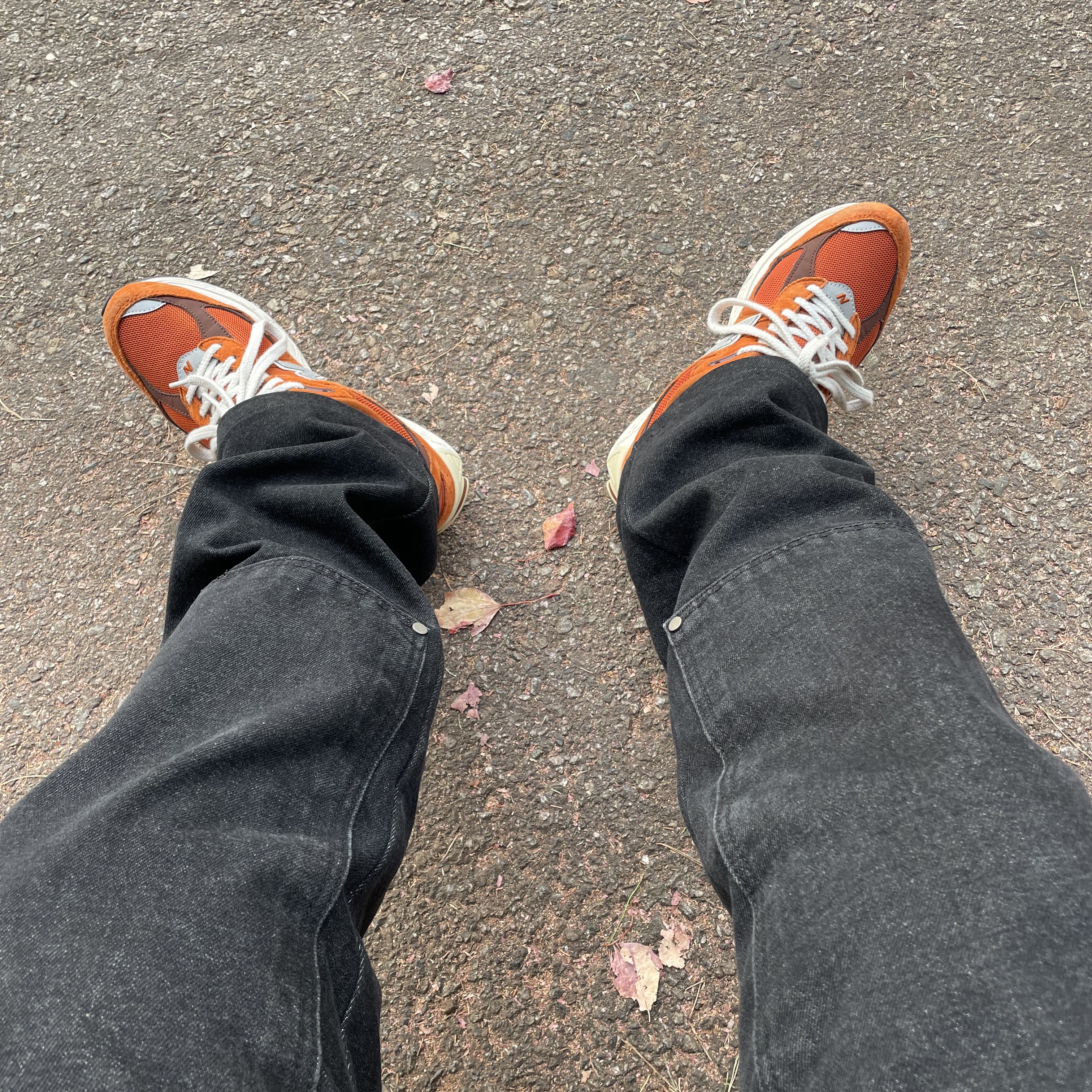 New Balance 2002R Rust Oxide 착용 스타일