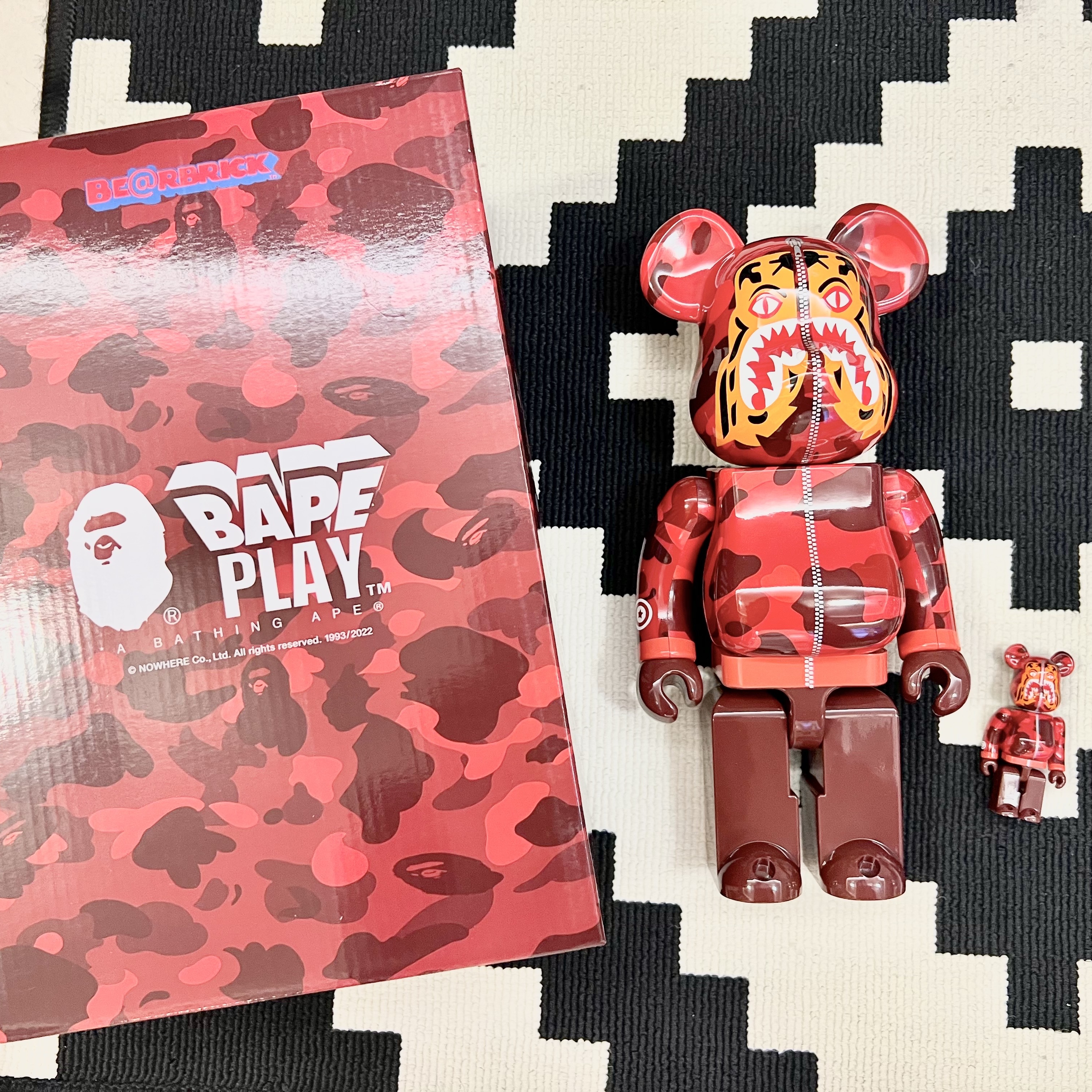 Bearbrick x BAPE Camo Tiger Red 100% & 400% Set 착용 스타일 - 1
