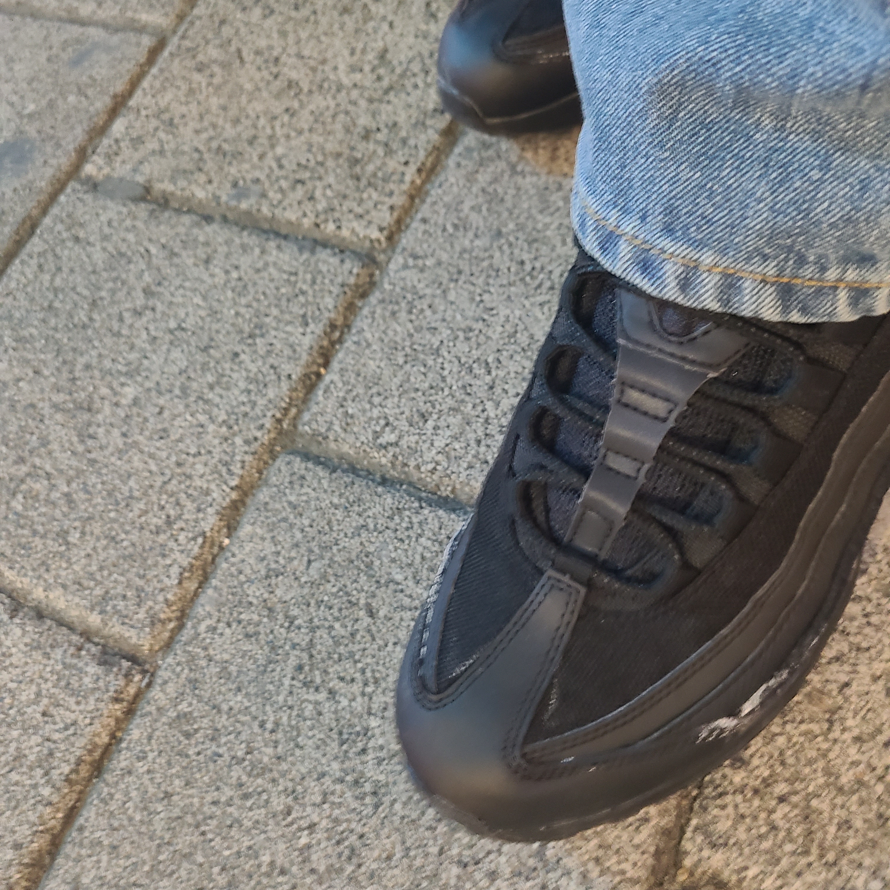 Nike Air Max 95 Essential Triple Black 2020 착용 스타일 - 4