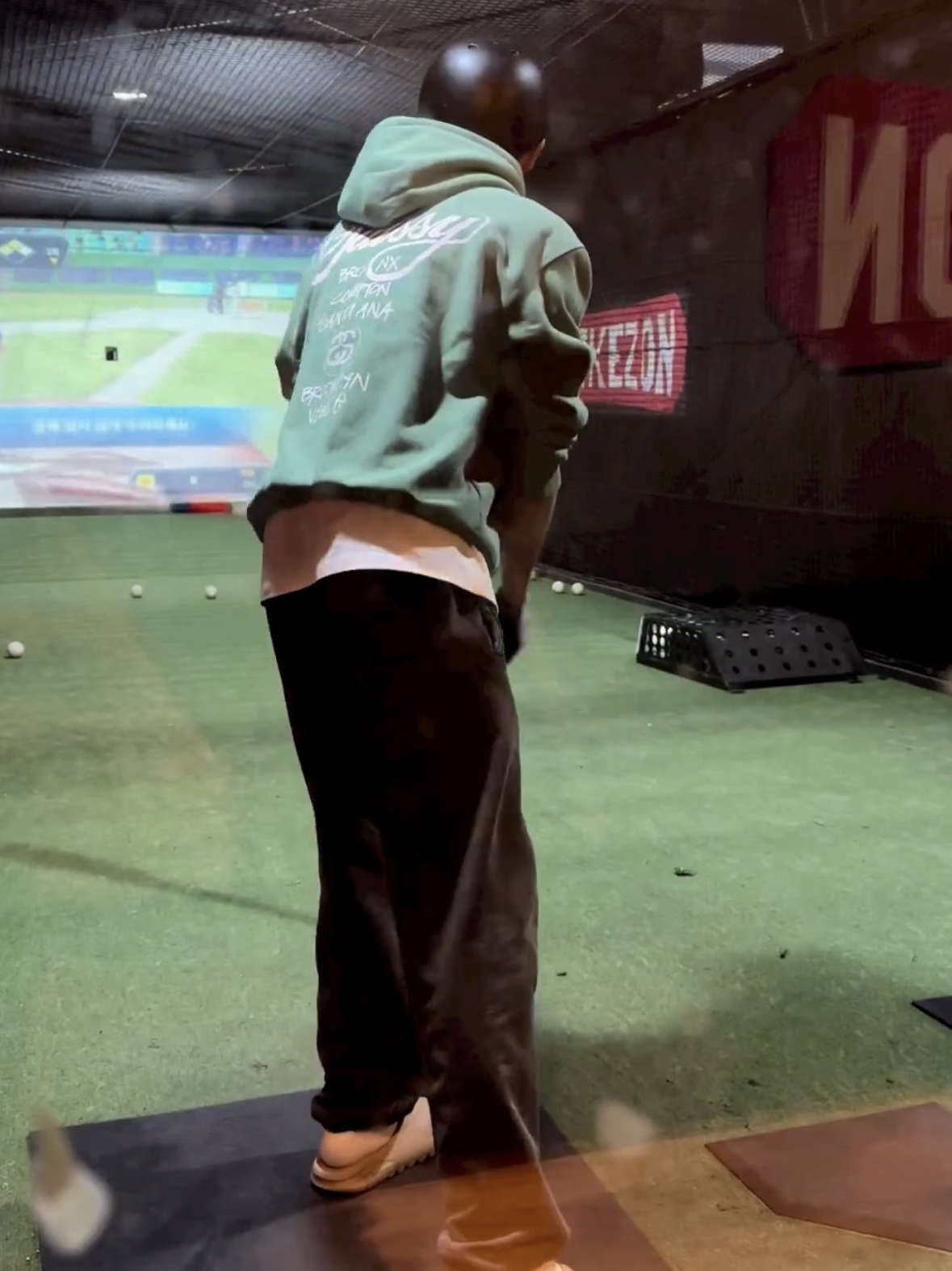 Stussy World Tour Hoodie Green 2022, Stussy Dyed Stussy Designs Pants Black 착용 스타일