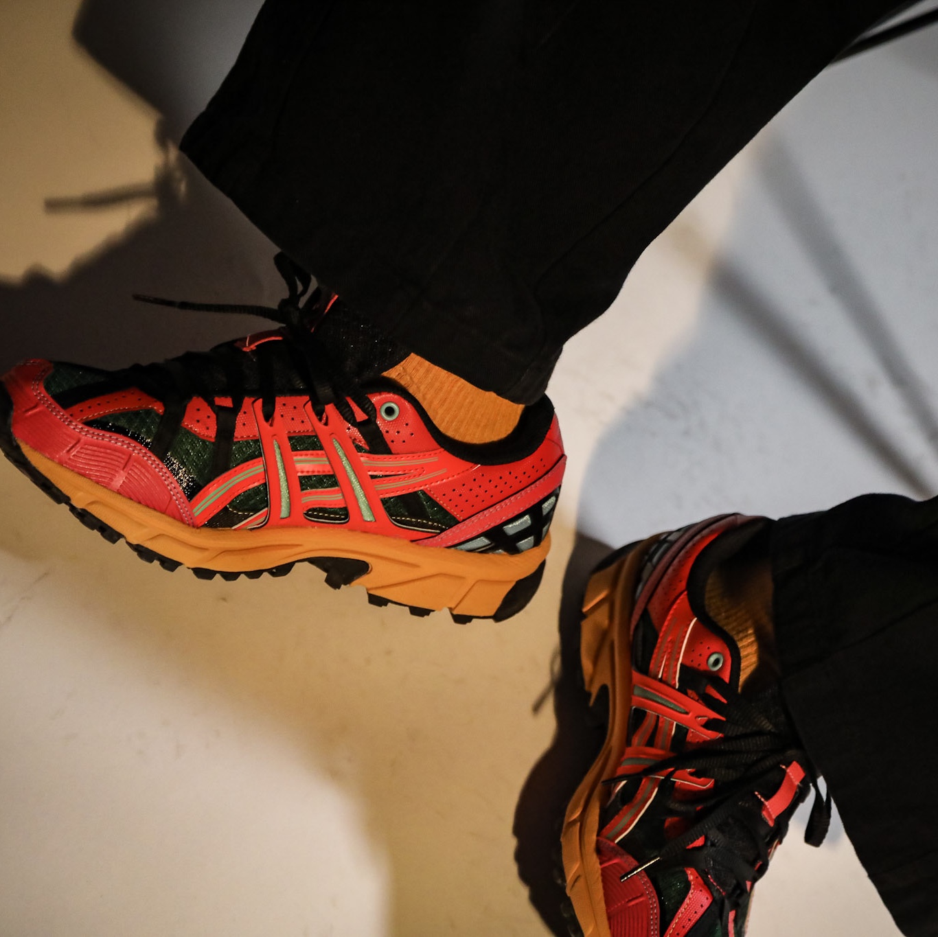 Asics x Andersson Bell Gel-Sonoma 15-50 Bright Rose Evergreen 착용 스타일 - 1