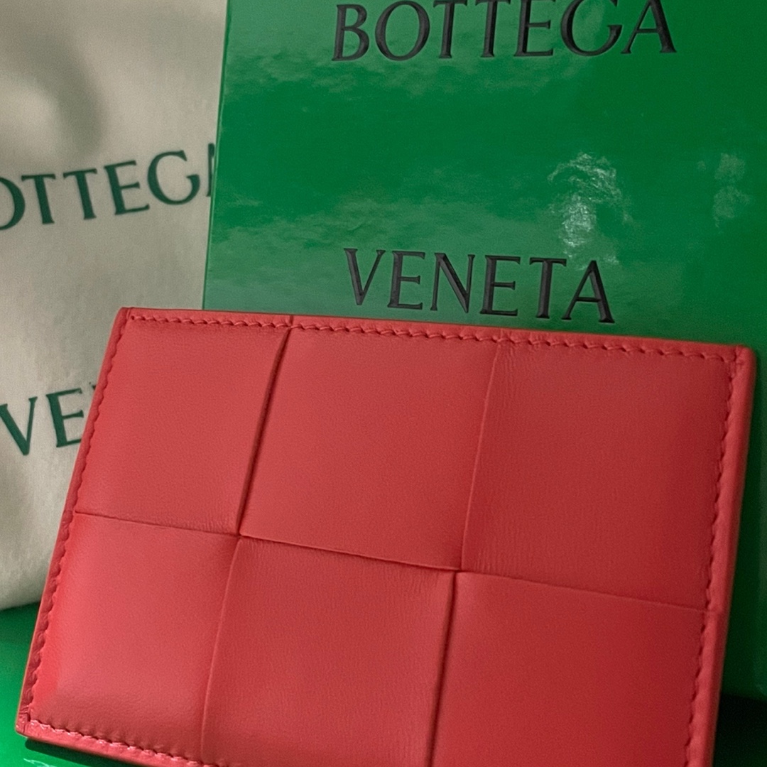 Bottega Veneta Credit Card Case Lambskin & Calfskin Sunburst 착용 스타일