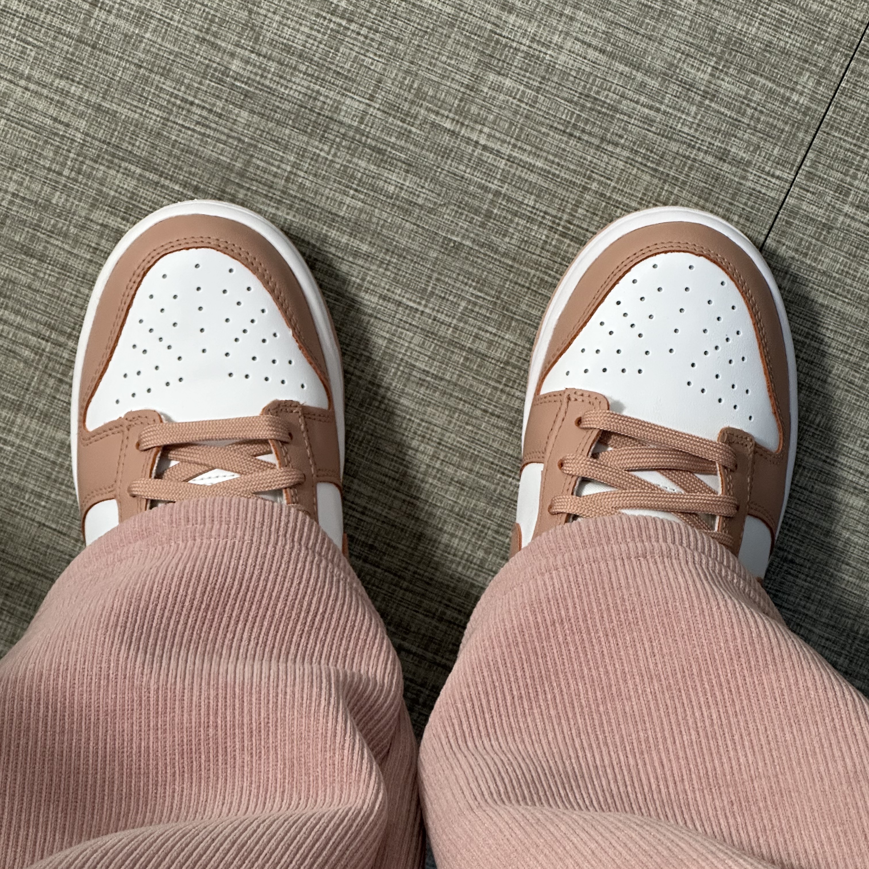 (W) Nike Dunk Low Rose Whisper 착용 스타일 - 2